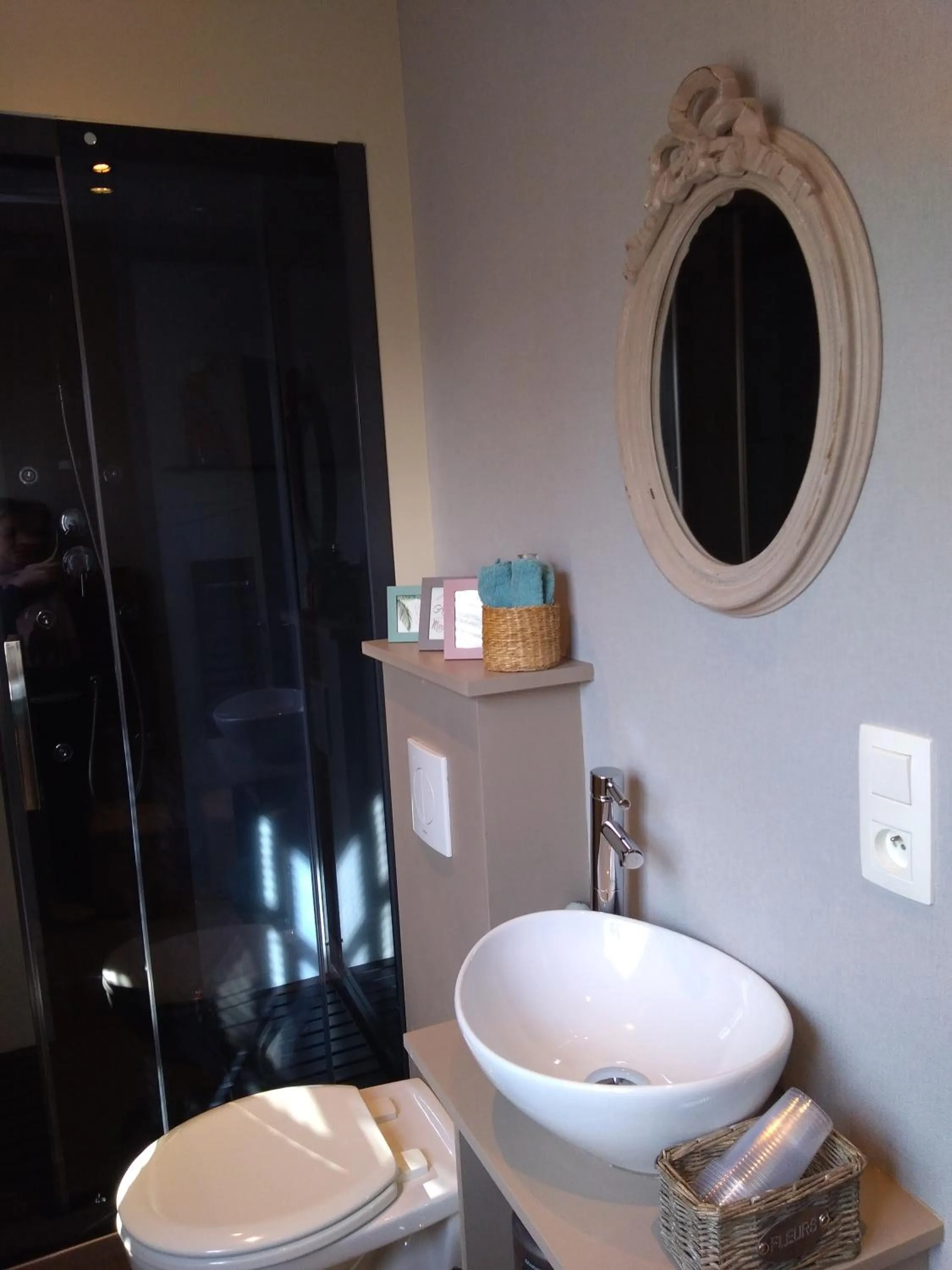 Casa-Cosi, tourist & business suites & flats with reserved parking included, private sauna