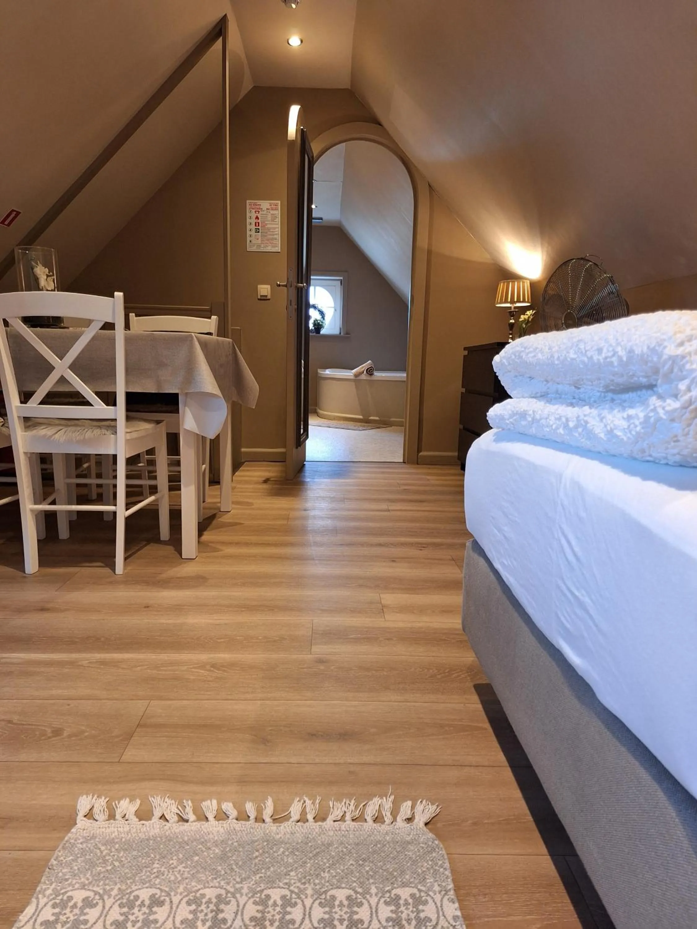 Bed in Casa-Cosi, tourist & business suites & flats with reserved parking included, private sauna