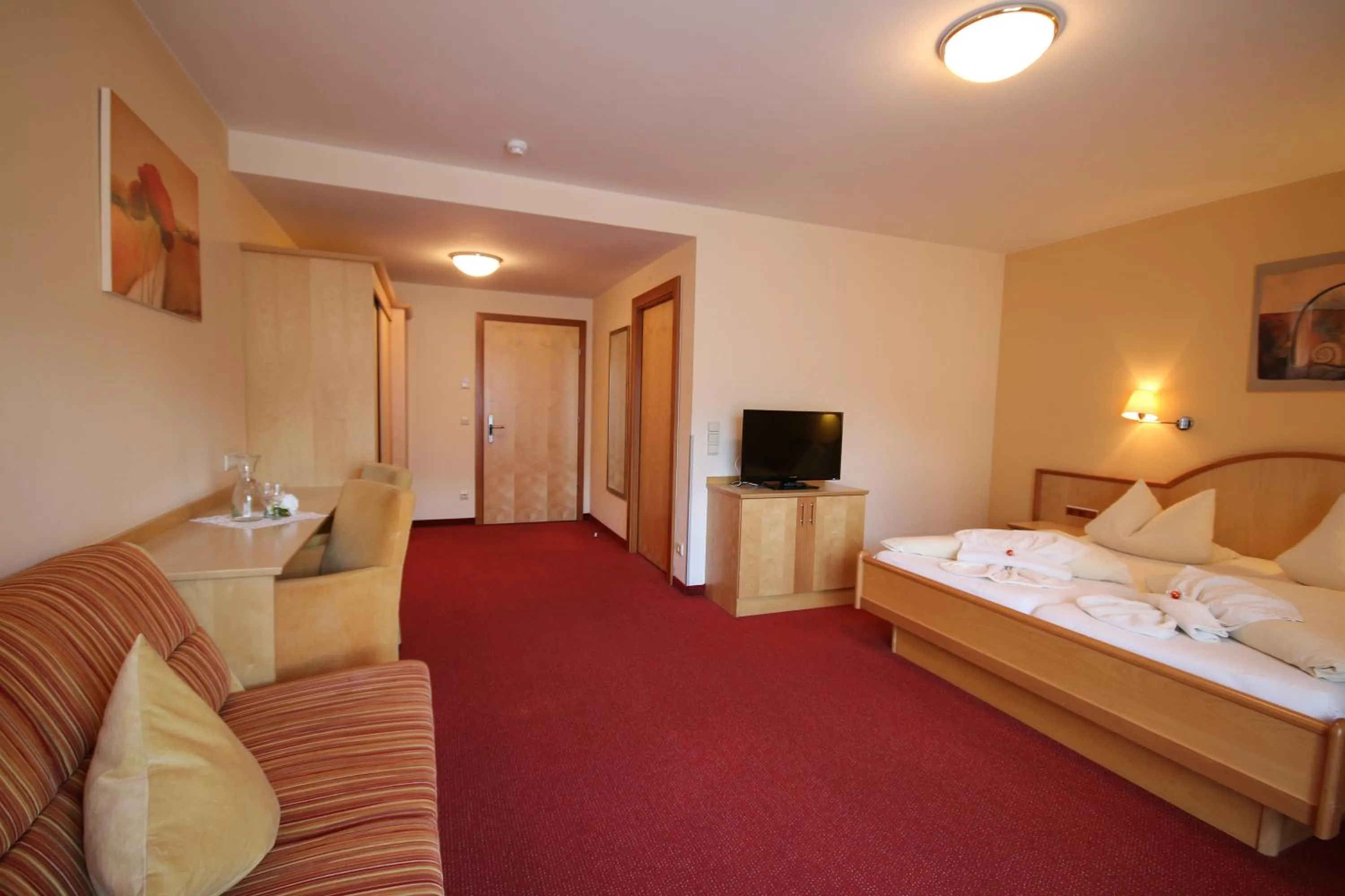 Photo of the whole room, Bed in Hotel Gasthof Neuner