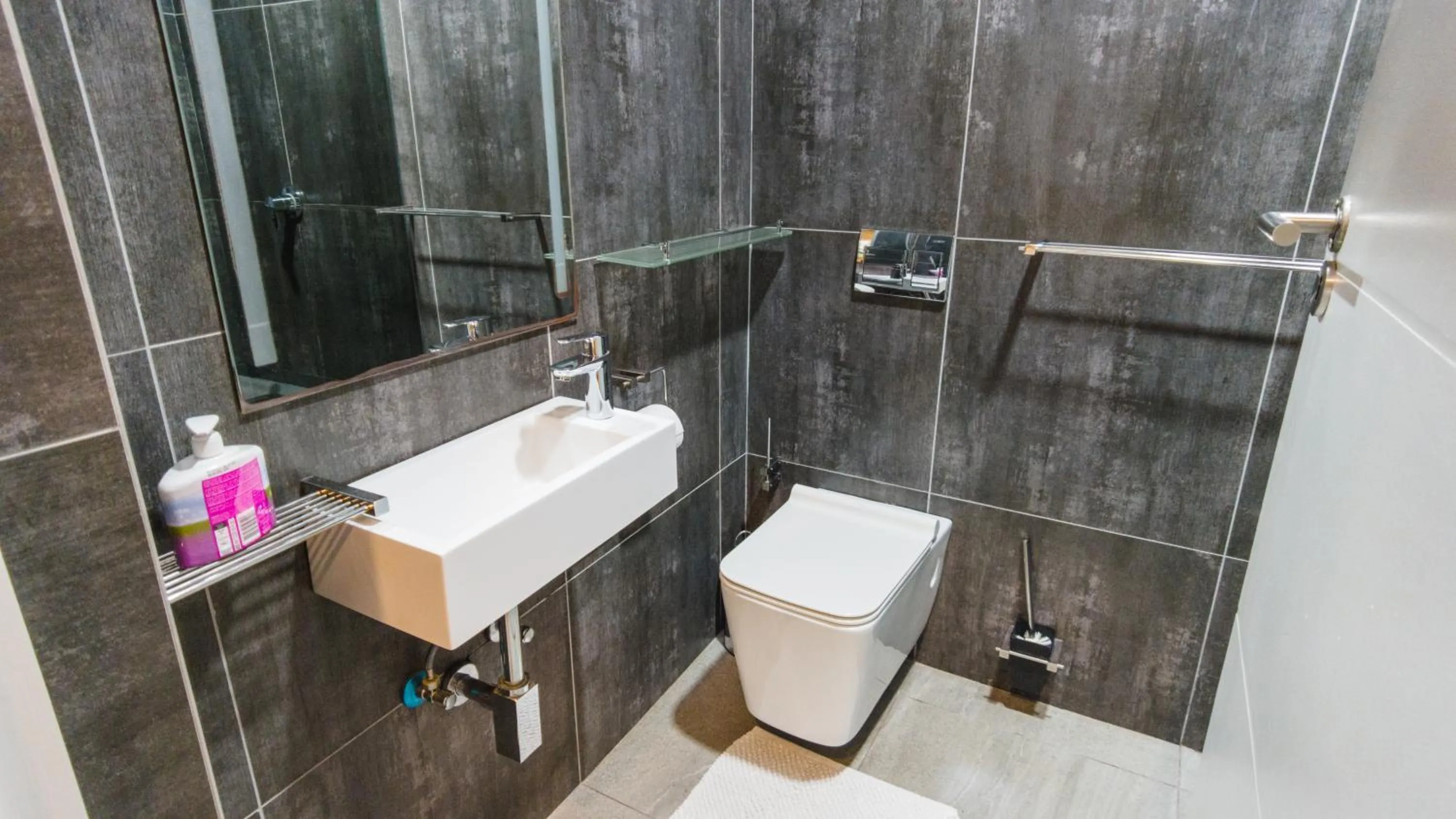 Toilet in Umhlanga Lodge