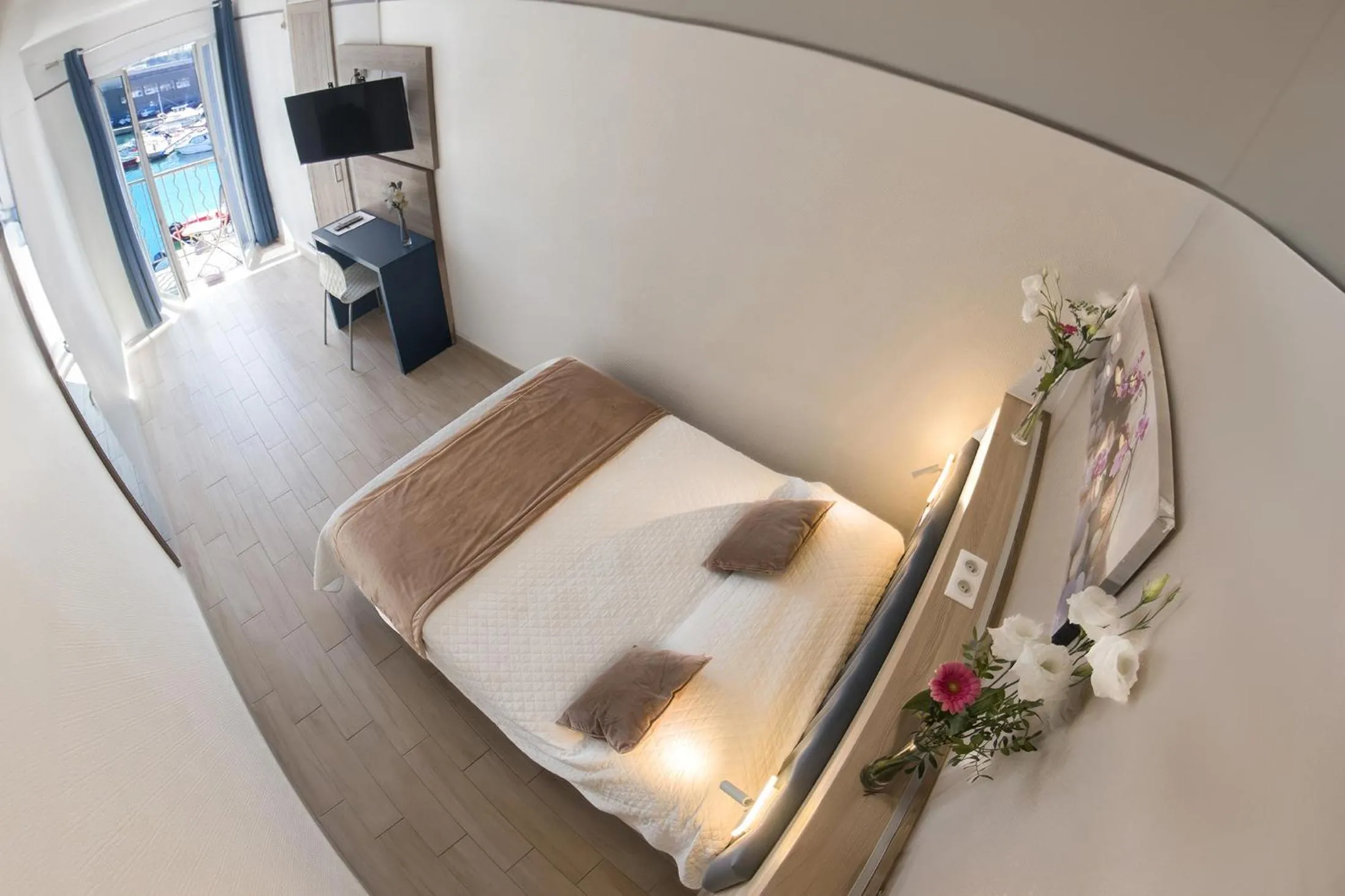 Sea view, Bed in Hotel Le Golfe