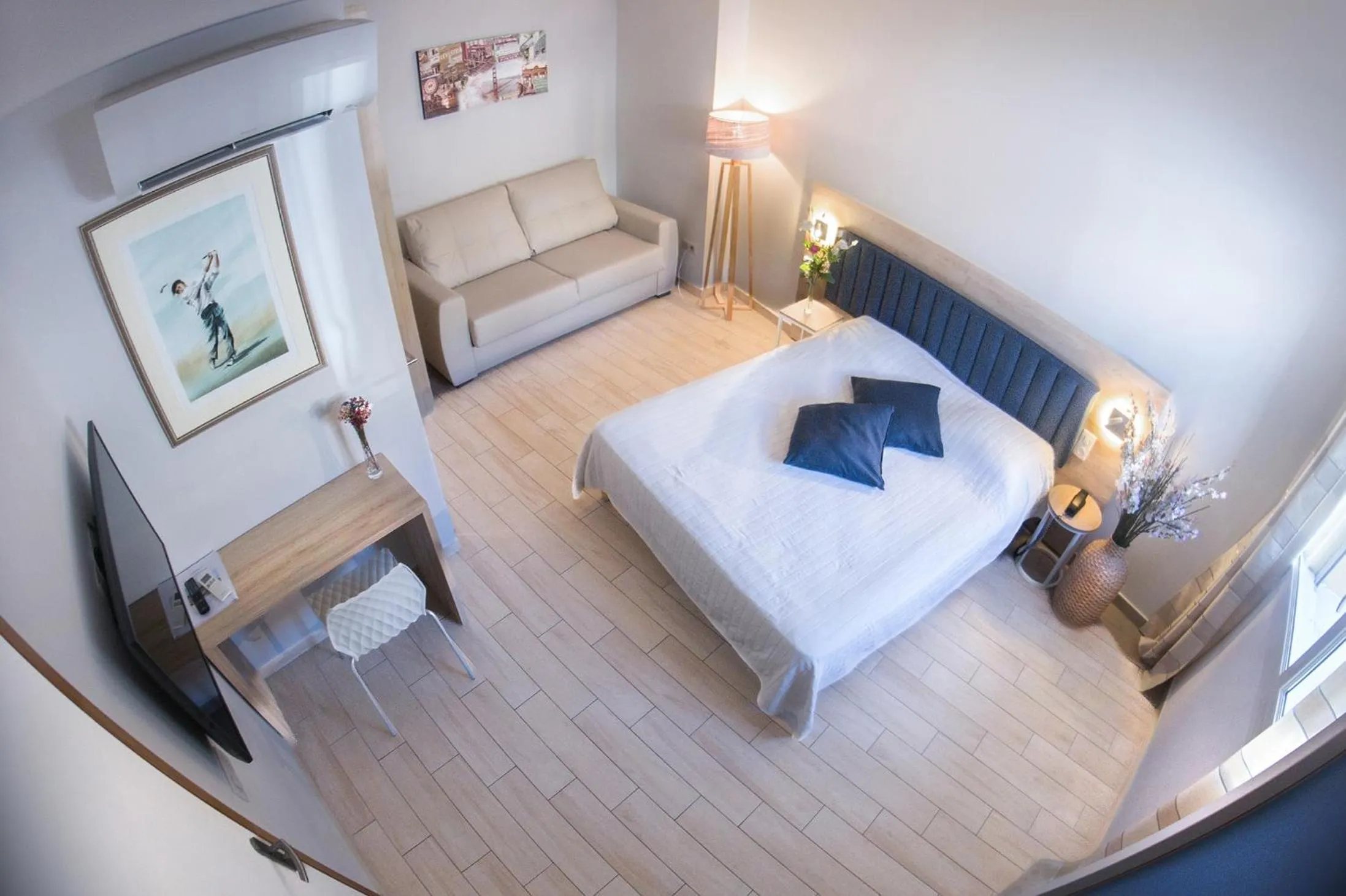 Photo of the whole room, Bed in Hotel Le Golfe