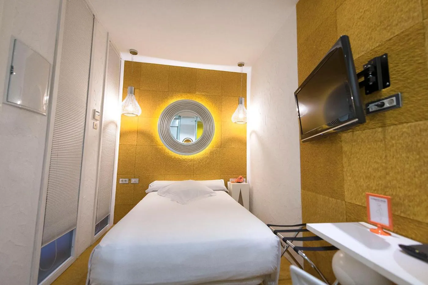 Photo of the whole room, Bed in Posada del Dragón Boutique Hotel