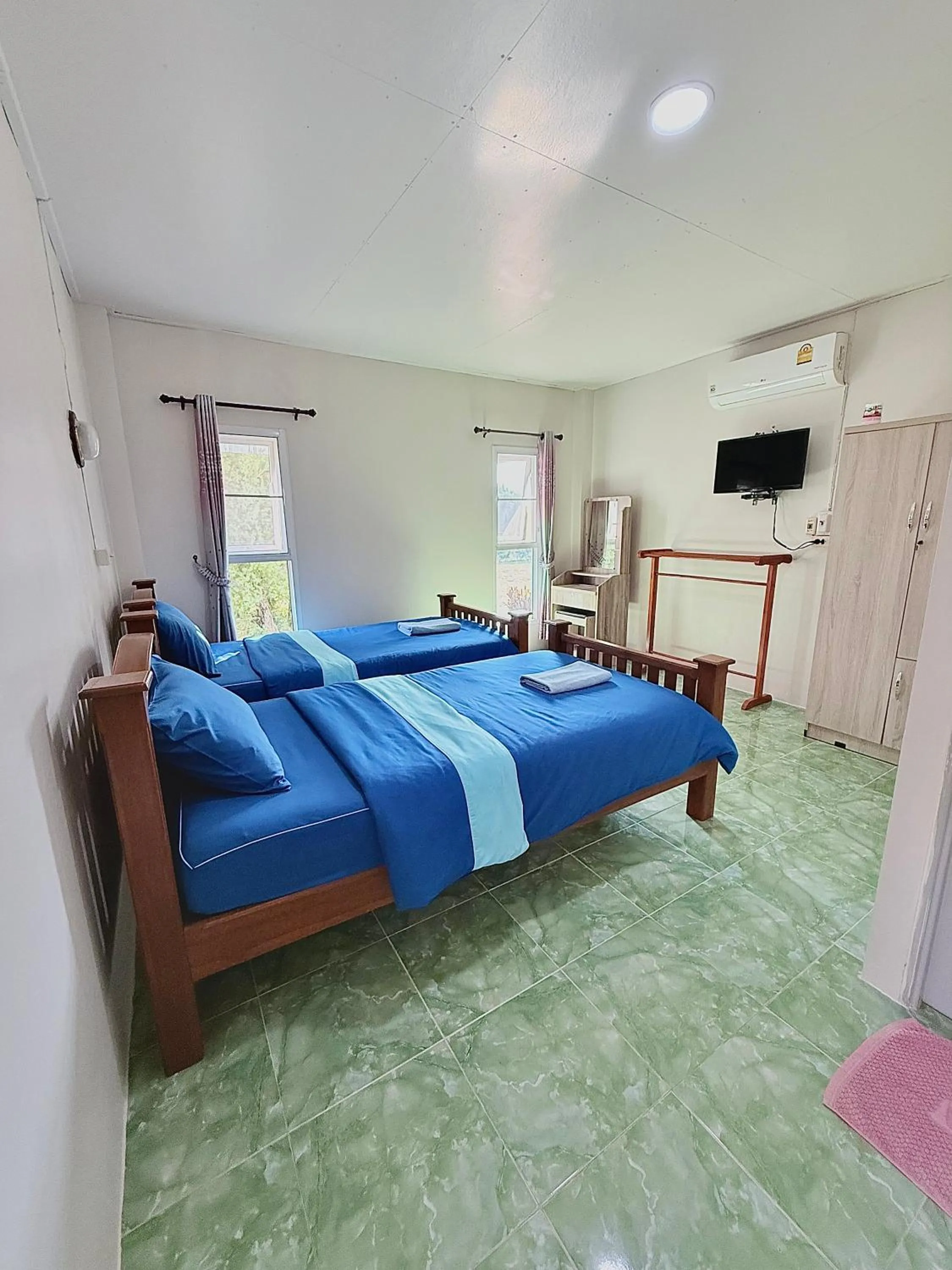 Bed in Queue&Bright Resort