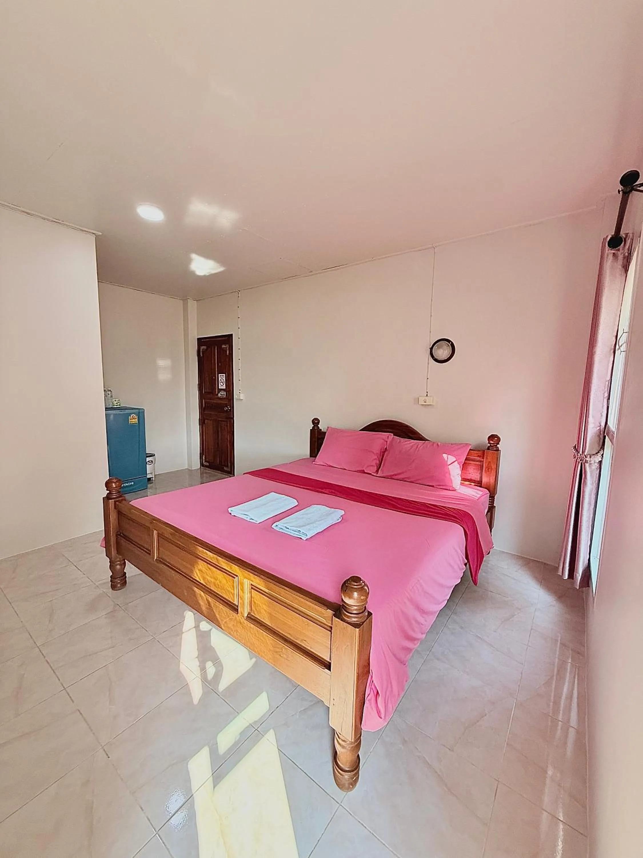 Bed in Queue&Bright Resort