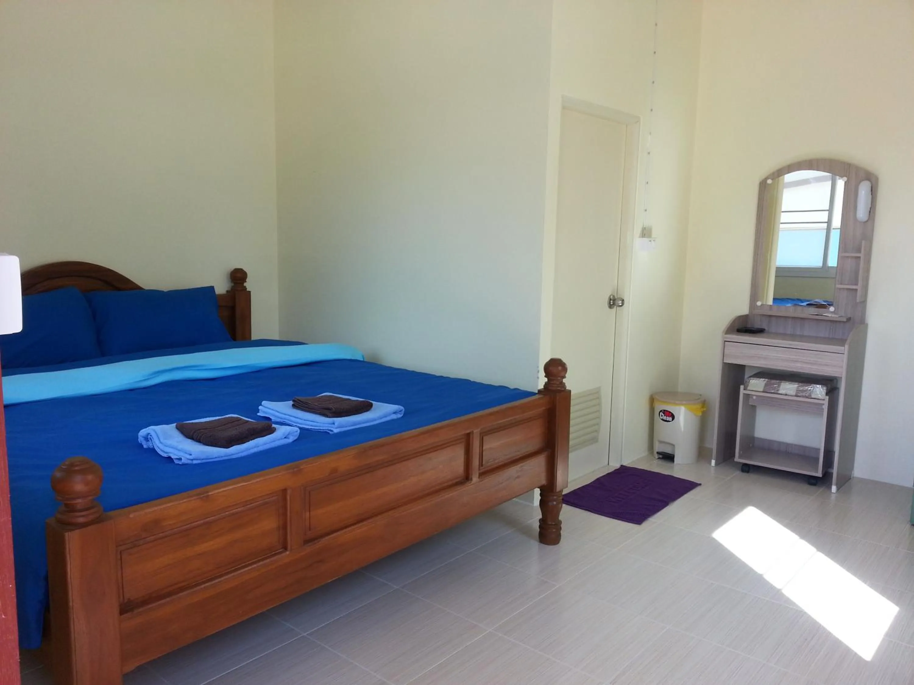 Bed in Queue&Bright Resort