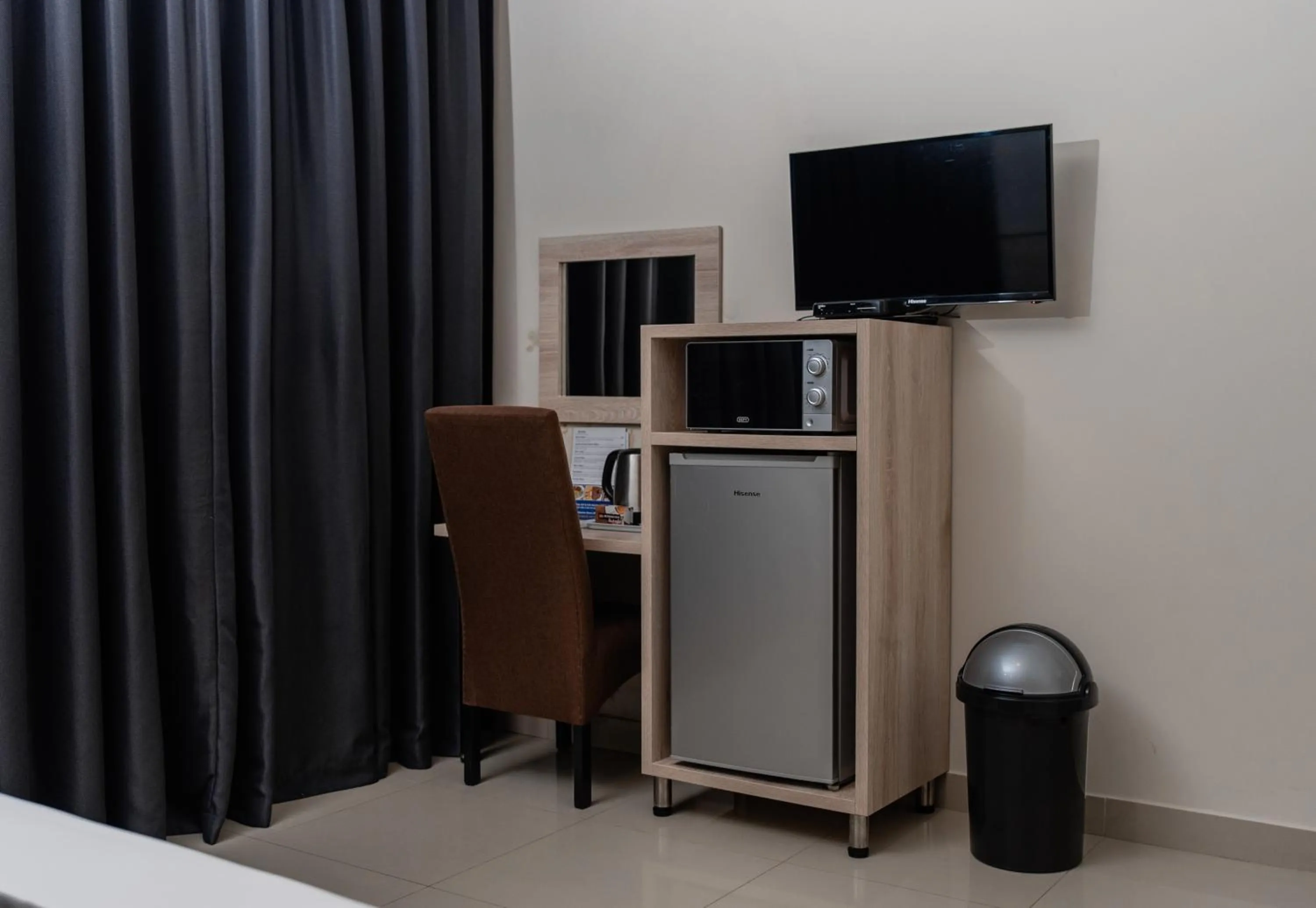 minibar in Bayside Hotel 116 West Street