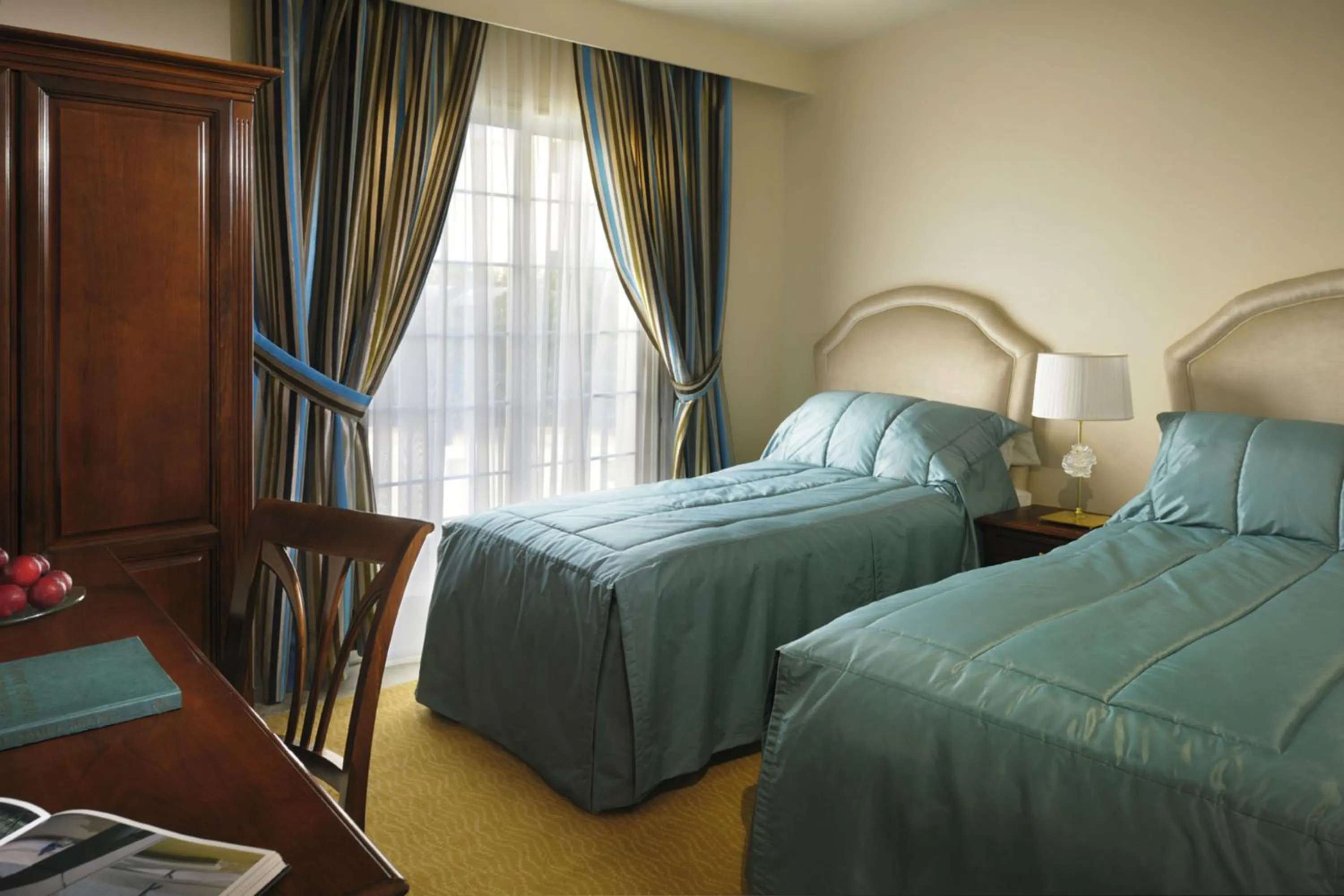 Bed in Mövenpick Beach Resort Al Khobar