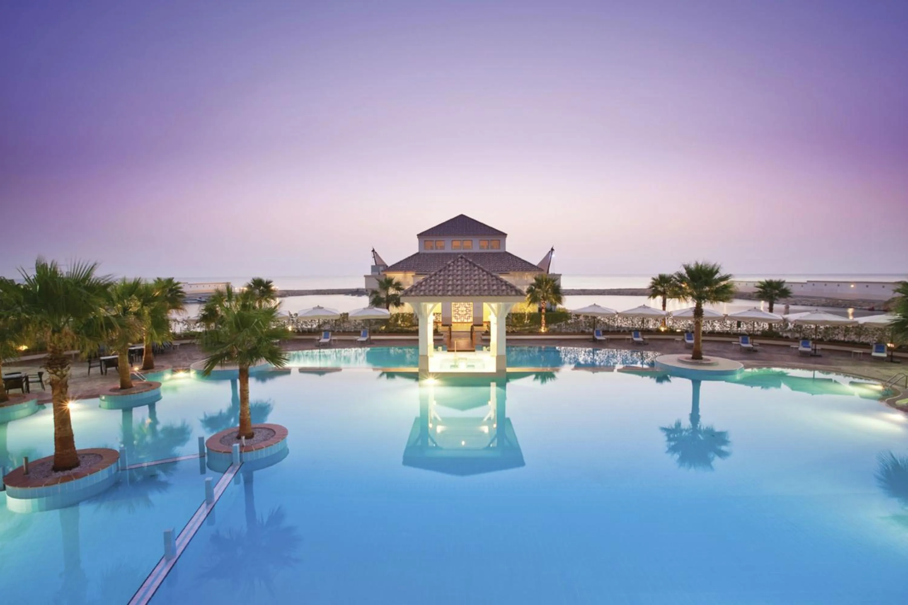 Swimming pool in Mövenpick Beach Resort Al Khobar