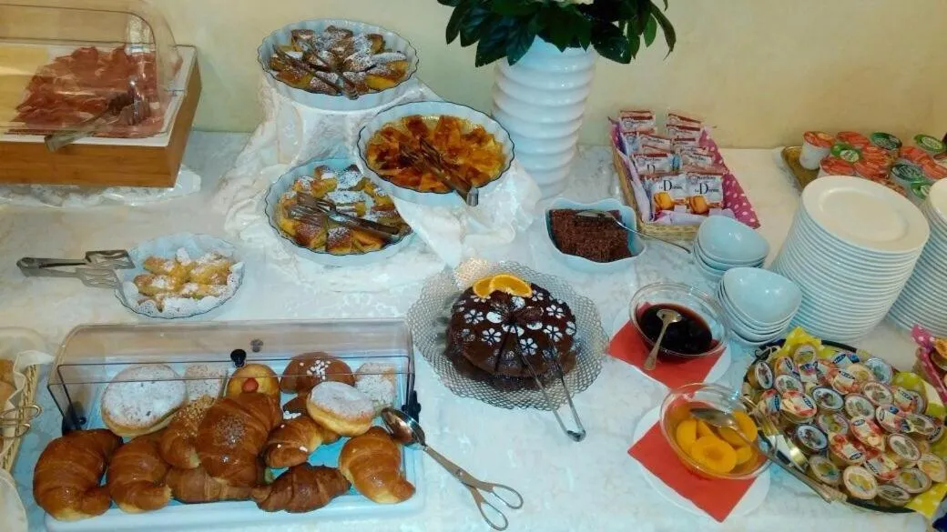 Buffet breakfast in Hotel Tenerife