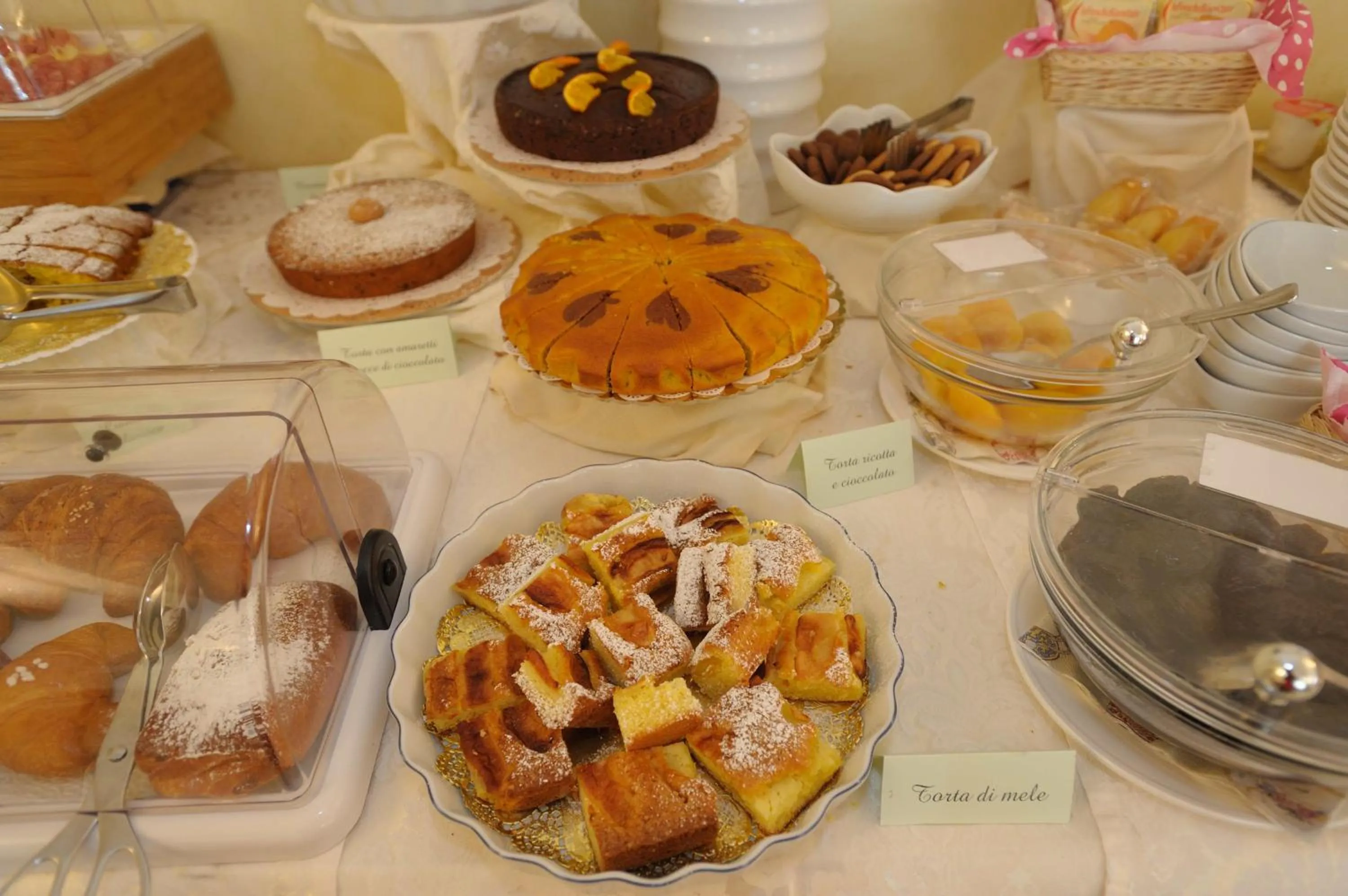 Buffet breakfast in Hotel Tenerife