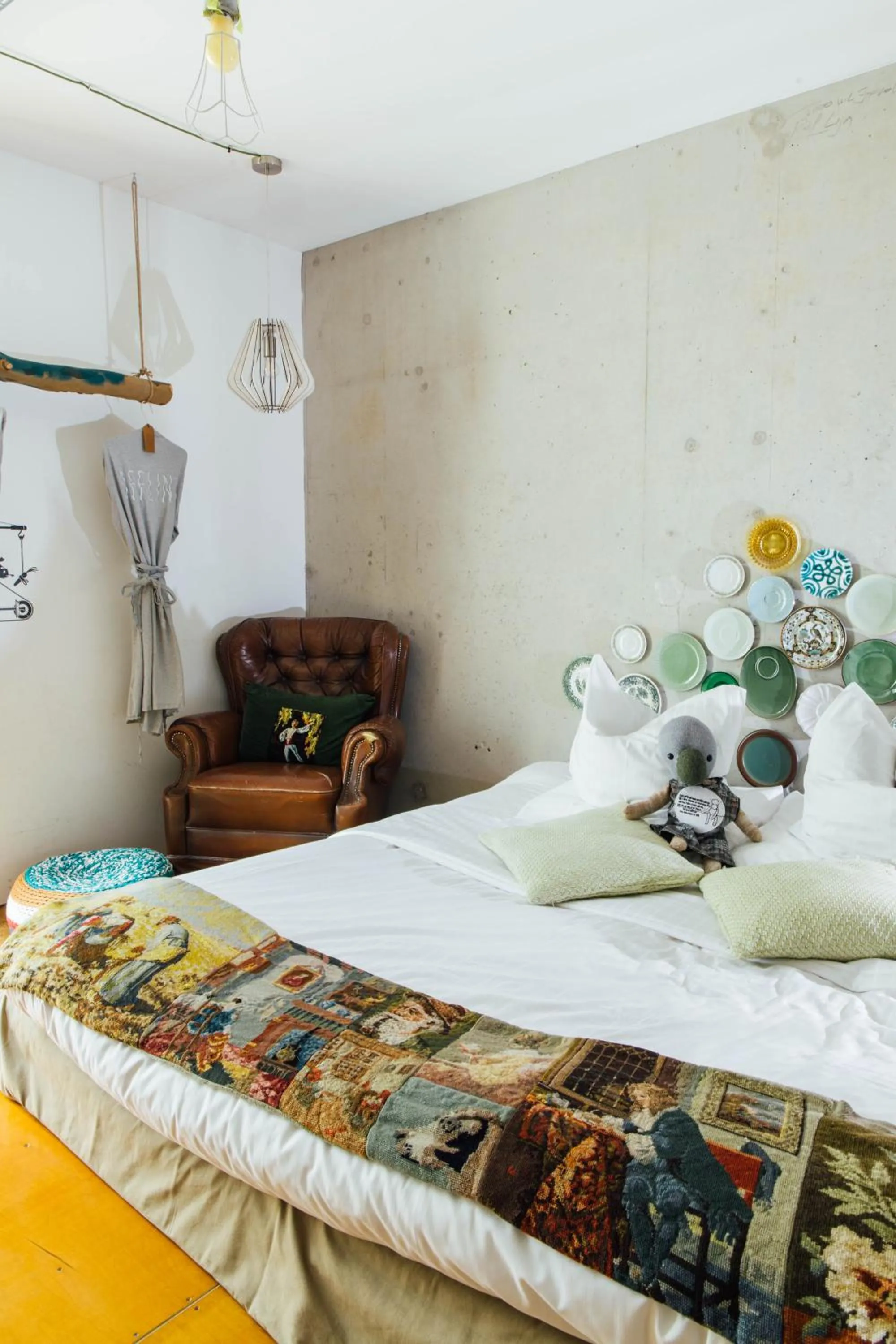 Photo of the whole room, Bed in ClinkMama