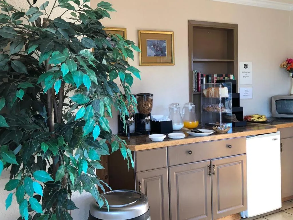 Knights Inn - Baker City