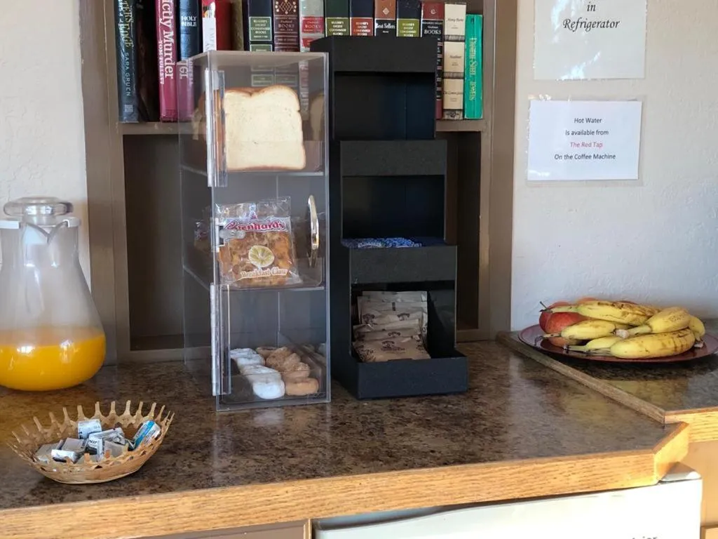 Knights Inn - Baker City