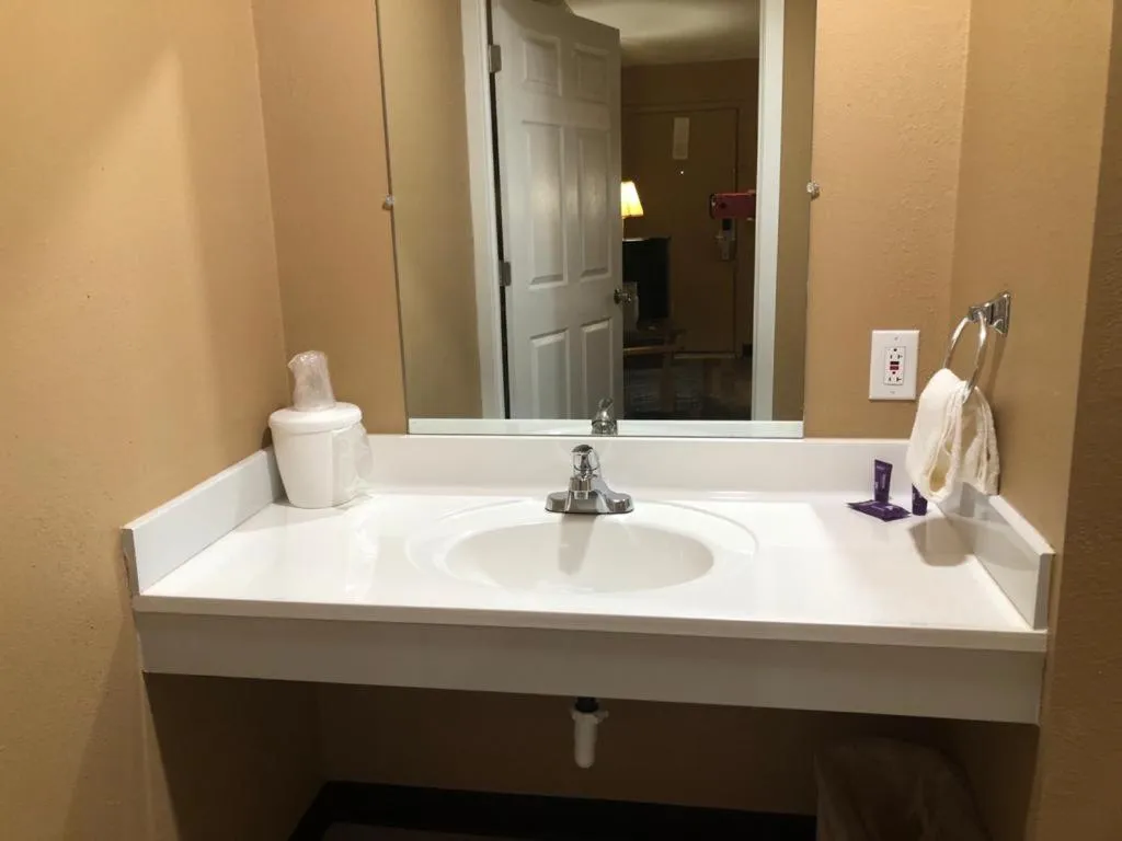 Knights Inn - Baker City