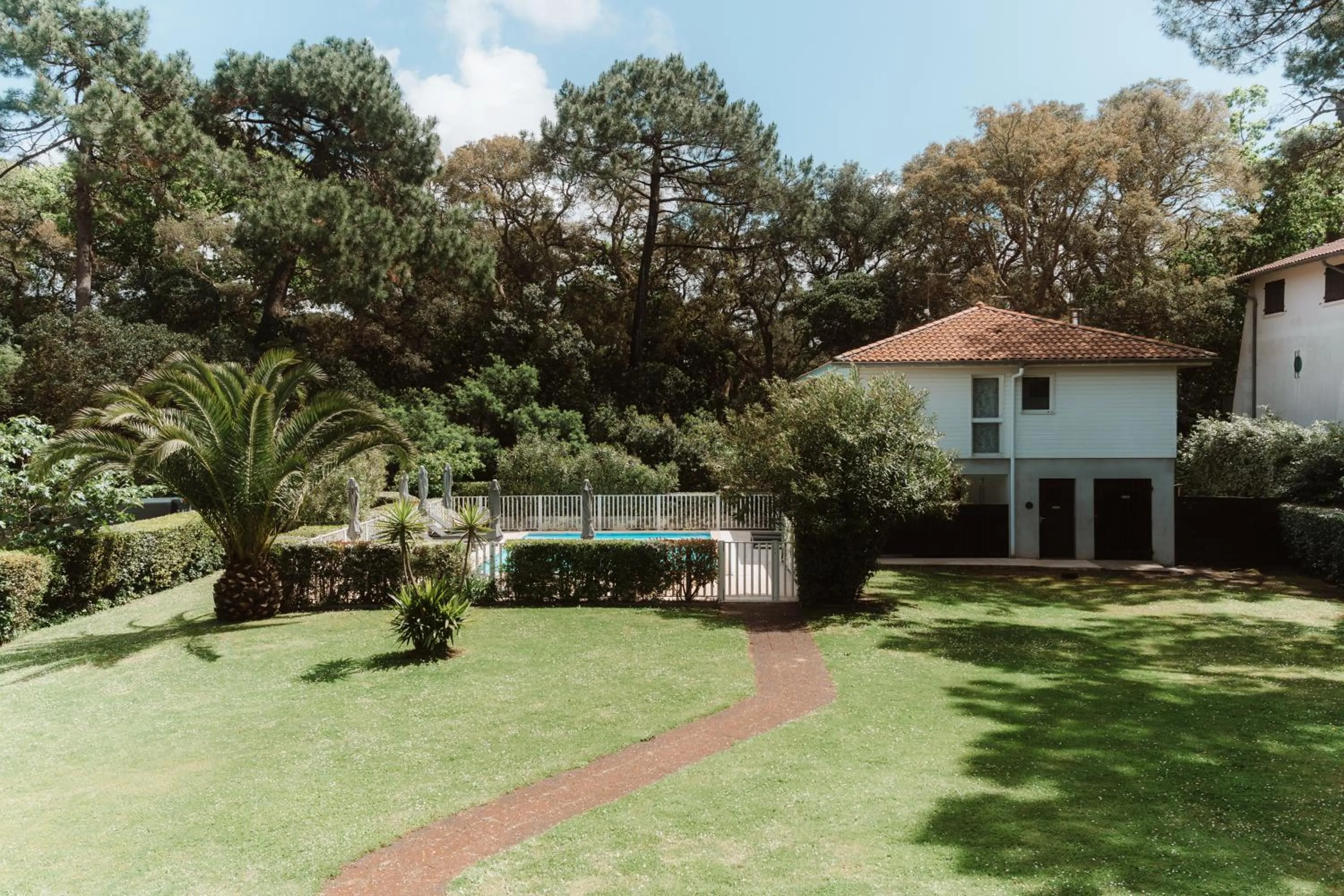 Garden in Hôtel Les Fougères - Hossegor