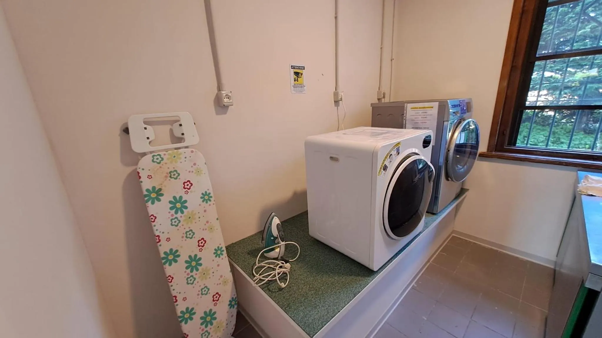 washing machine in Ducathotel