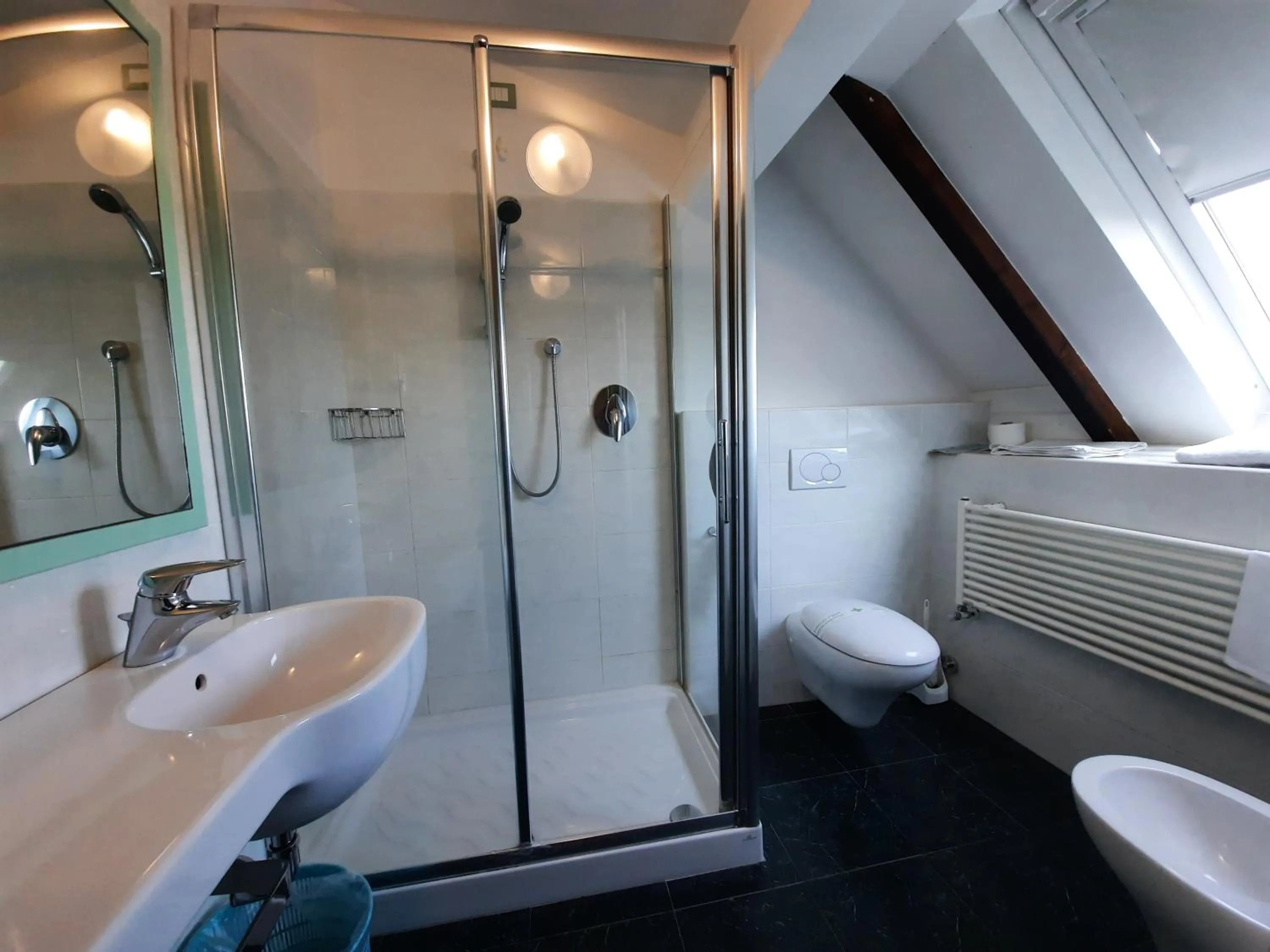 Bathroom in Ducathotel