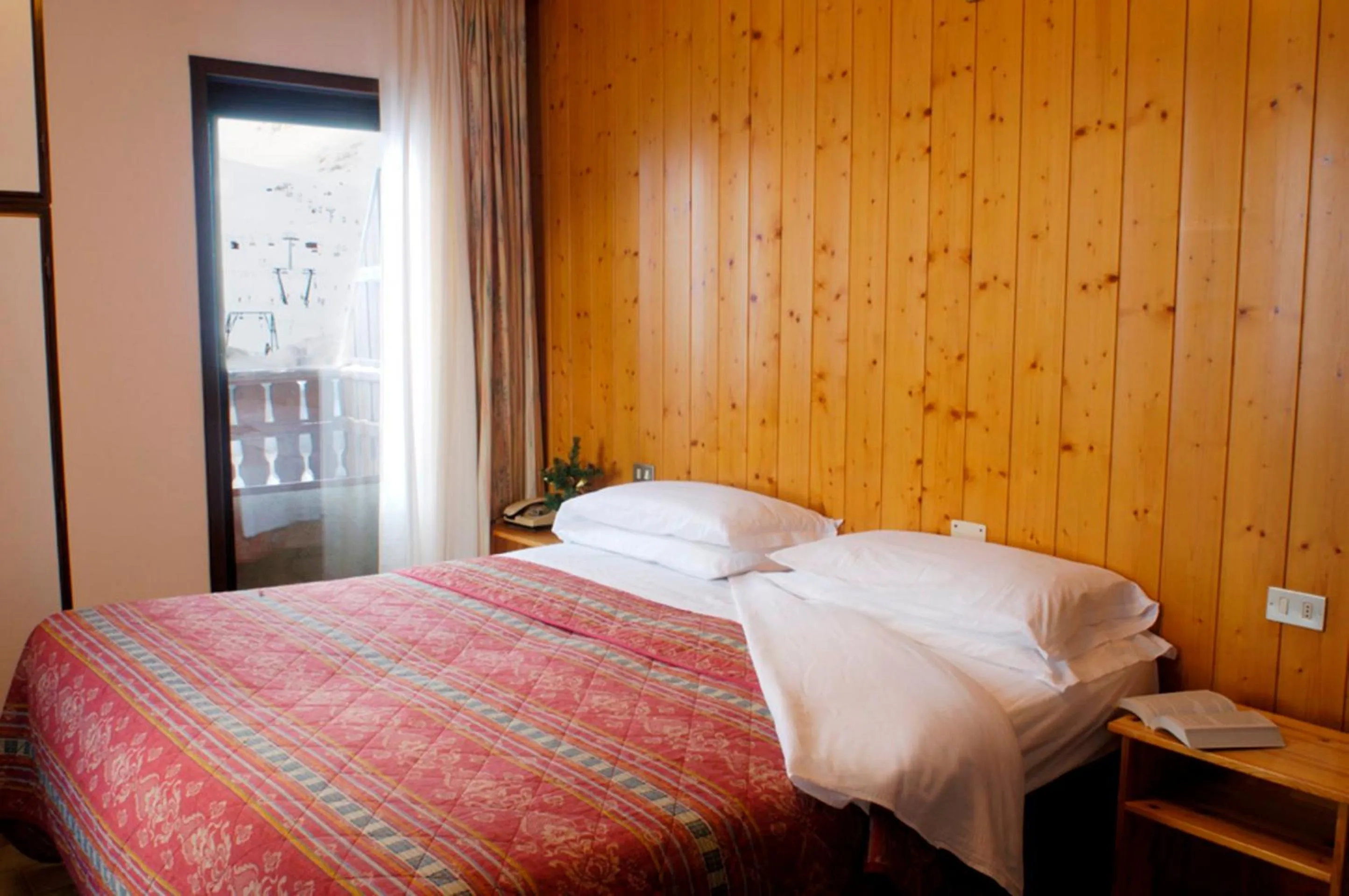 Bed in Hotel Dolomiti