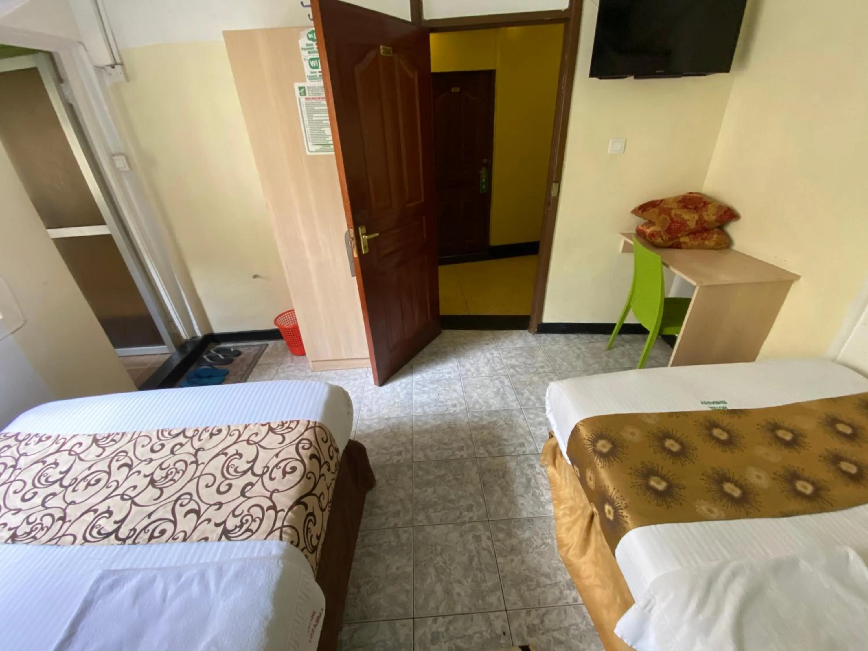 Bed in Hotel Embassy