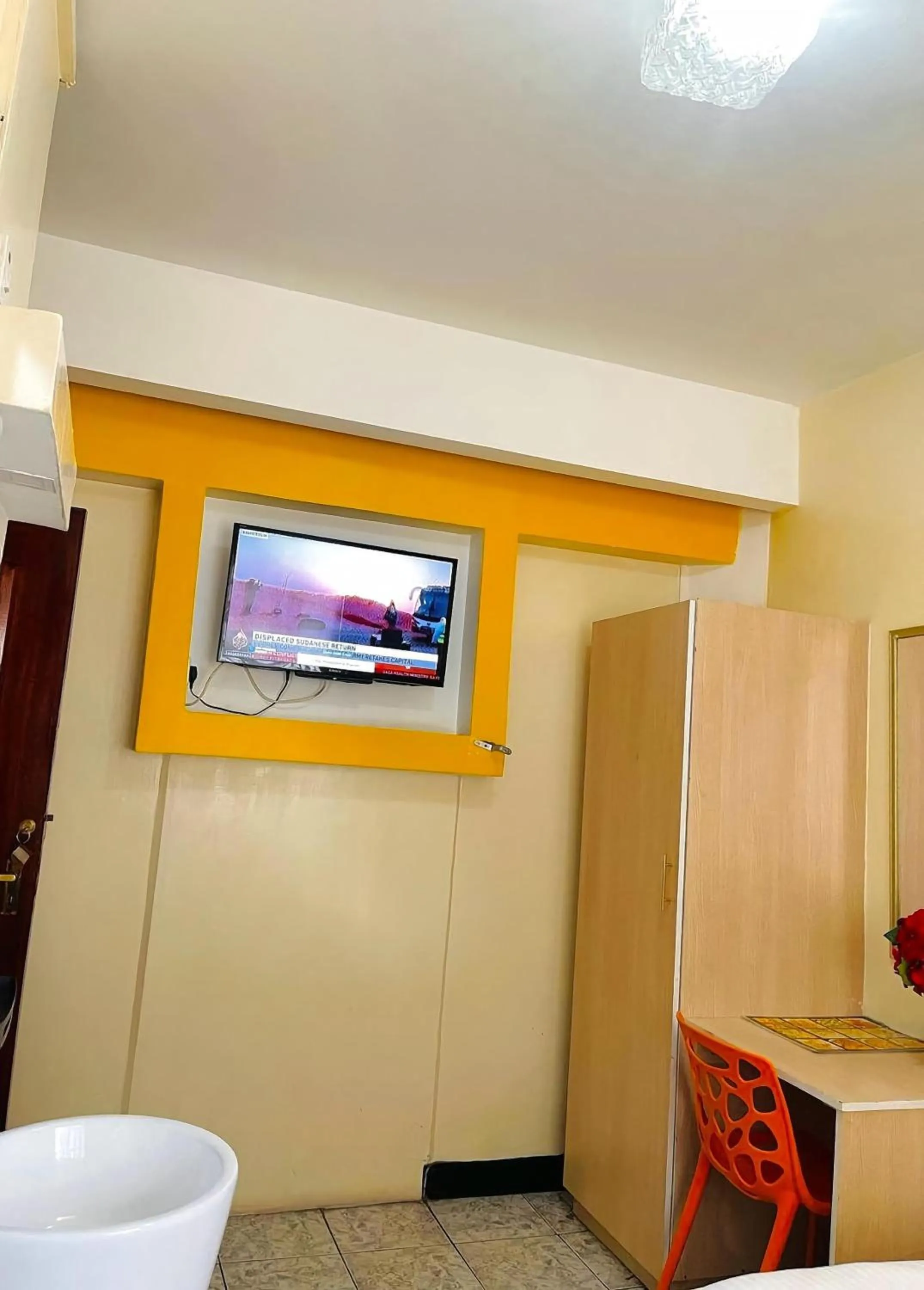 TV and multimedia in Hotel Embassy