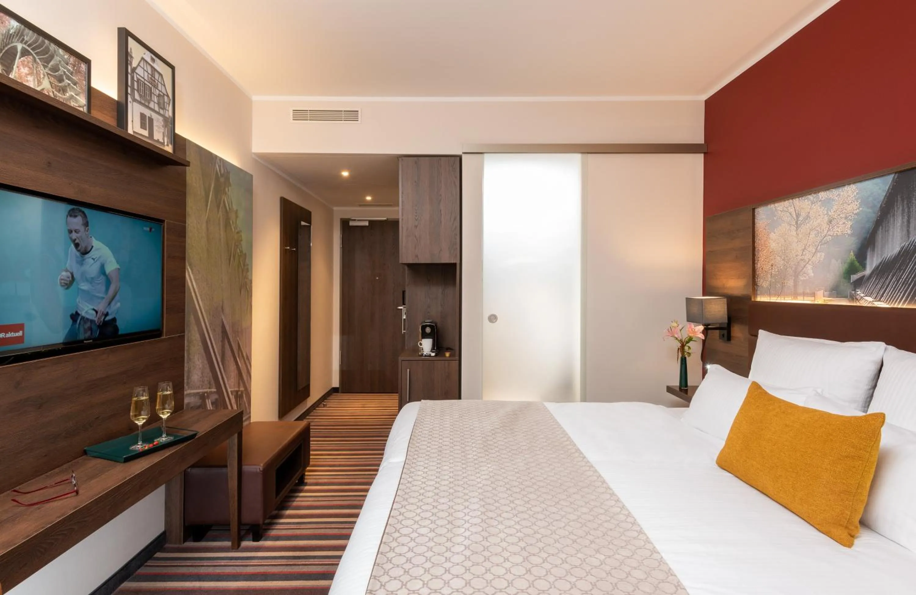 Photo of the whole room, Bed in Leonardo Hotel Bad Kreuznach