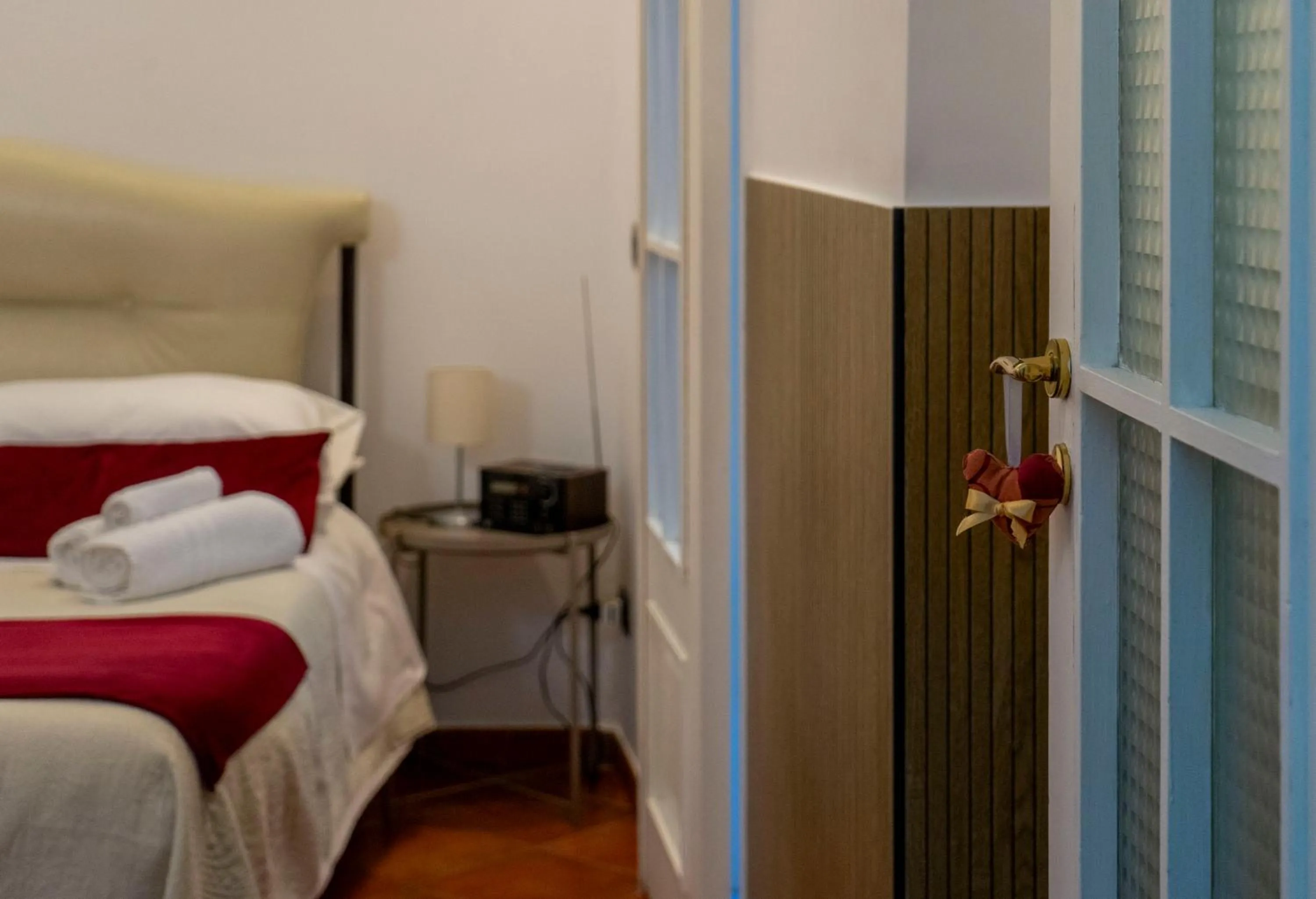 Photo of the whole room, Bed in Home Marty