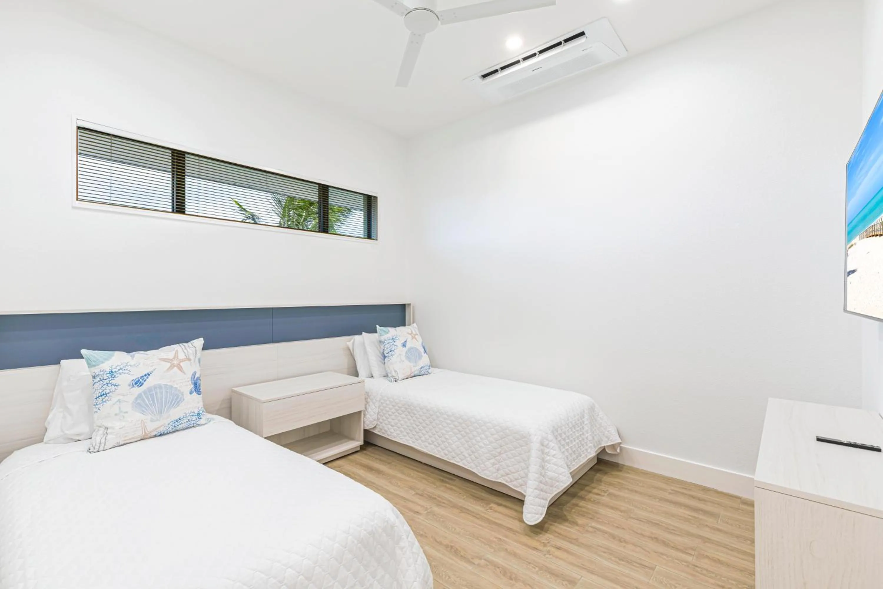 Bedroom, Bed in Shalimar Beach Resort