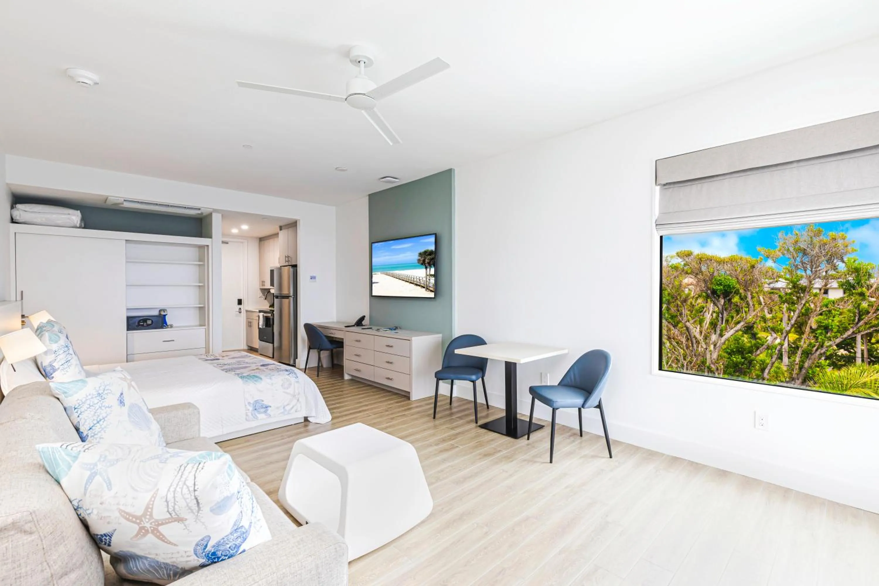 Living room in Shalimar Beach Resort