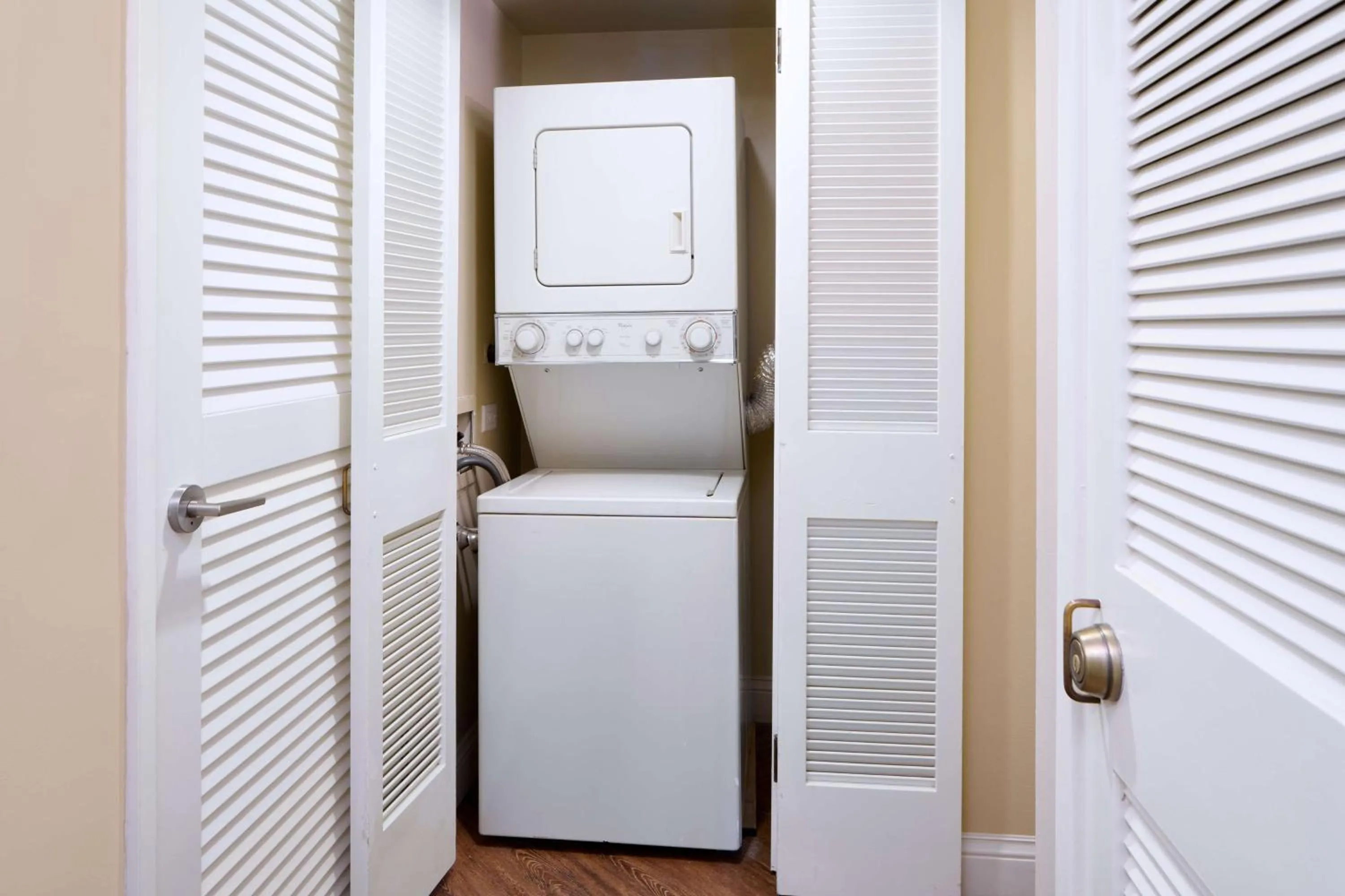 washing machine in Aston Waikiki Beach Tower