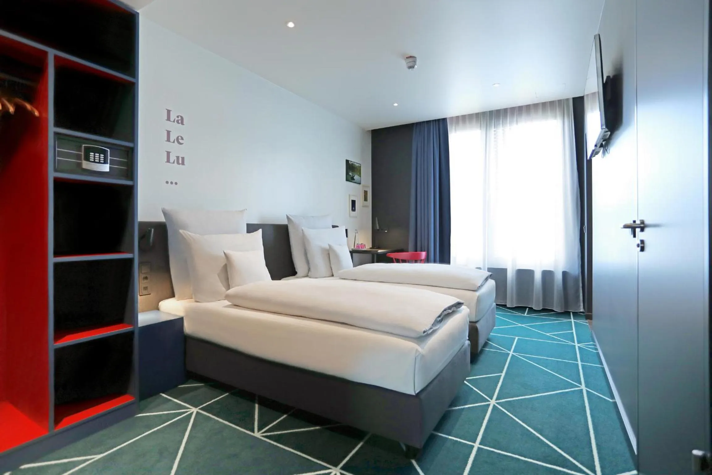 Restaurant/places to eat, Bed in sander Hotel