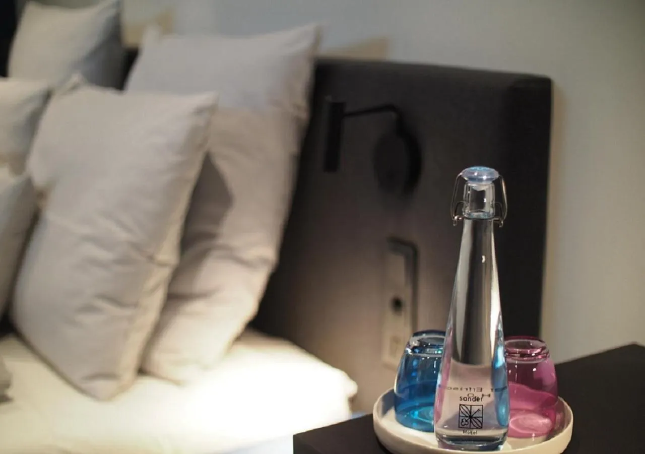 Restaurant/places to eat in sander Hotel