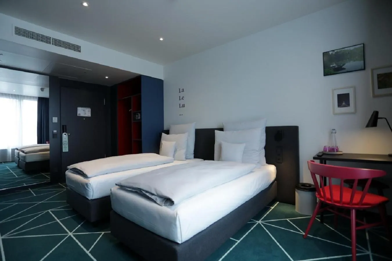 Restaurant/places to eat, Bed in sander Hotel