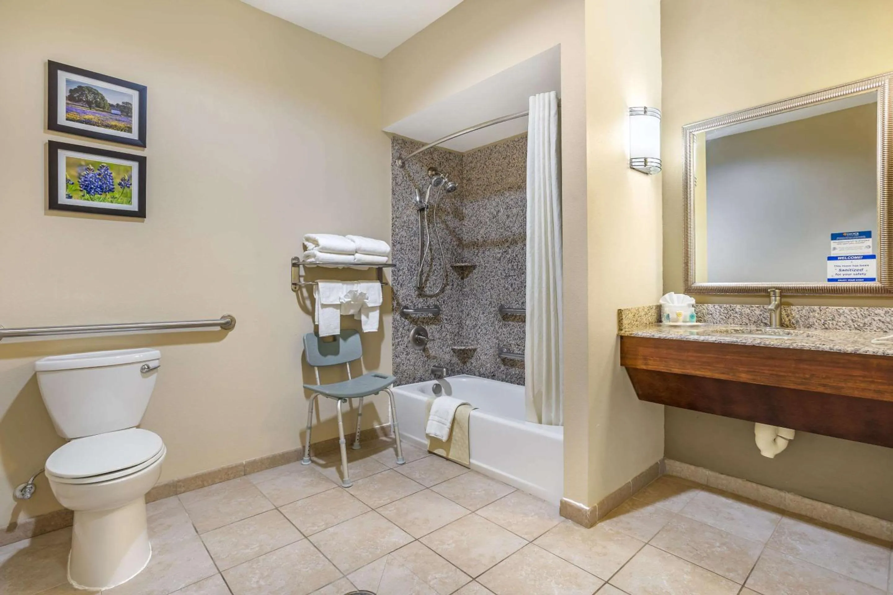 Bedroom in Comfort Suites Old Town Spring