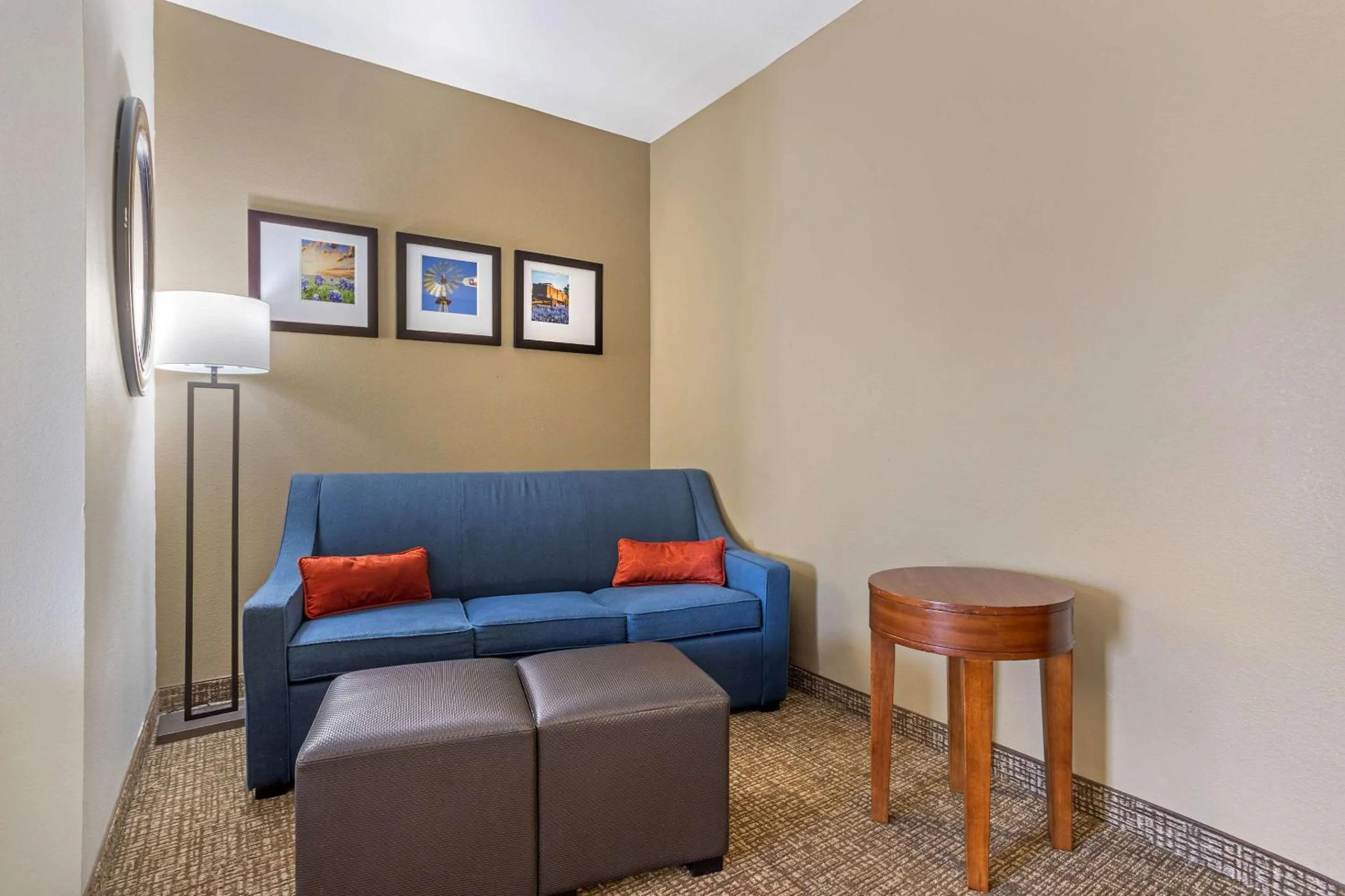 Bedroom in Comfort Suites Old Town Spring