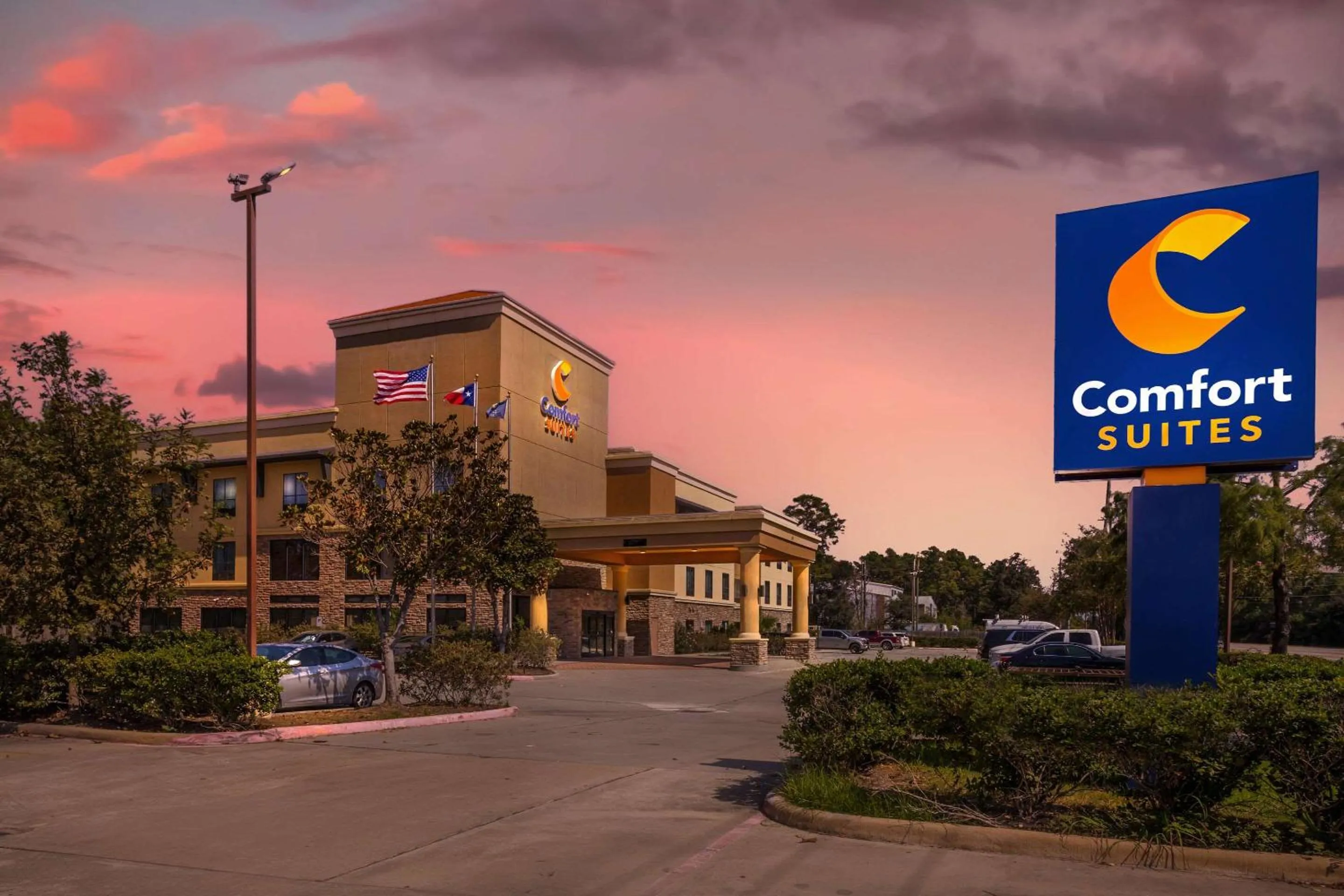 Property building in Comfort Suites Old Town Spring