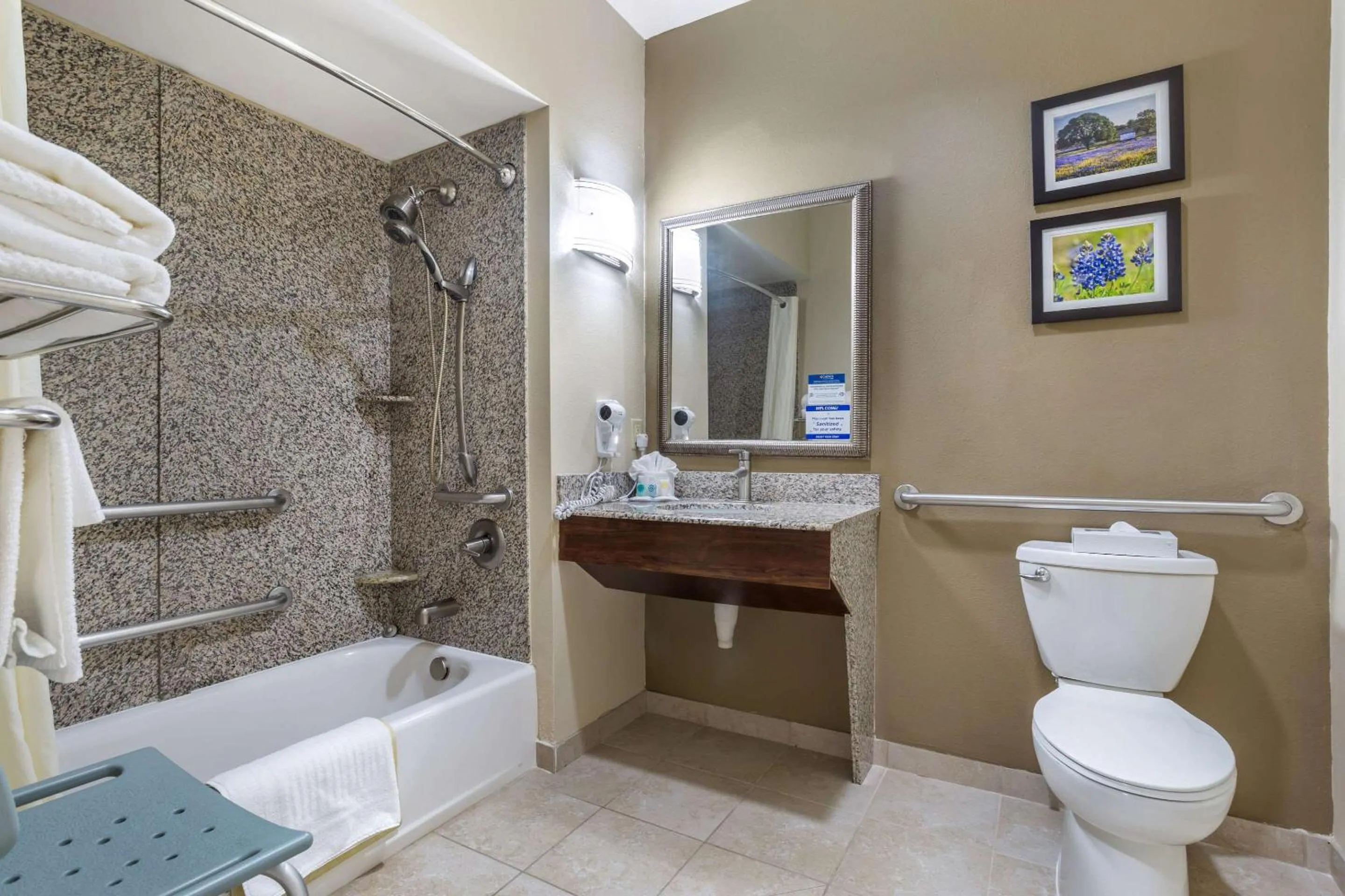 Bedroom in Comfort Suites Old Town Spring