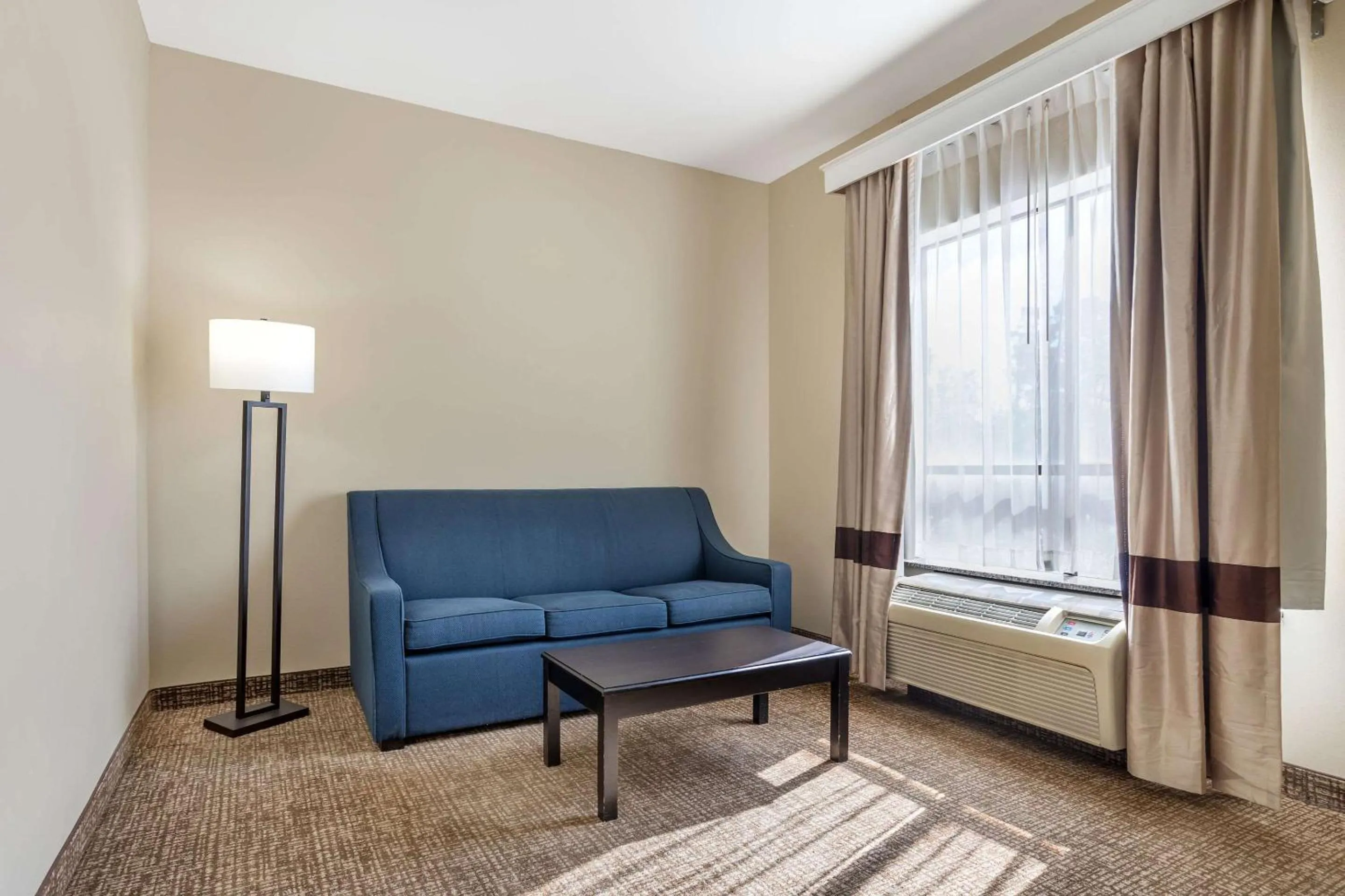 Bedroom in Comfort Suites Old Town Spring