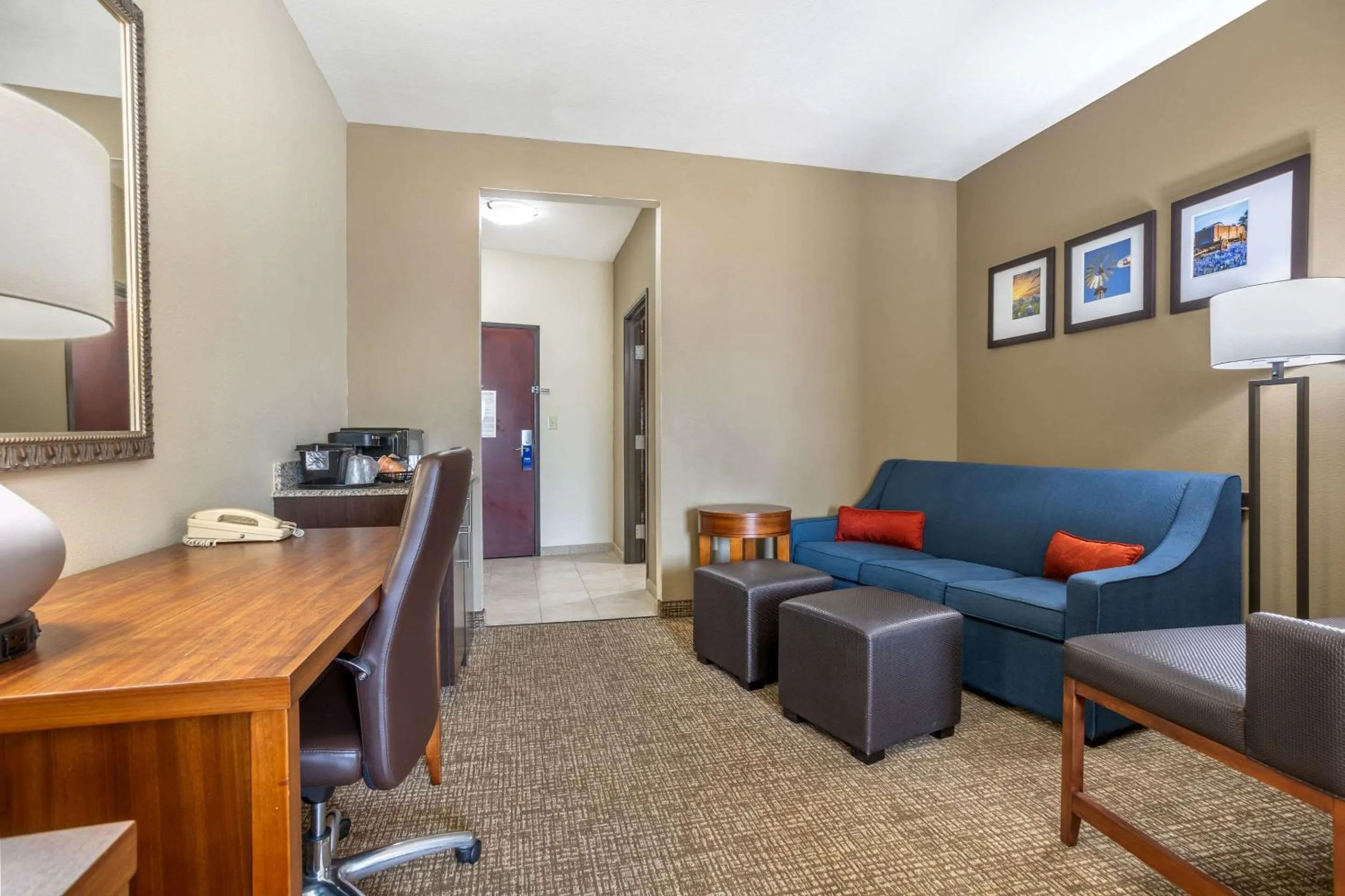 Bedroom in Comfort Suites Old Town Spring