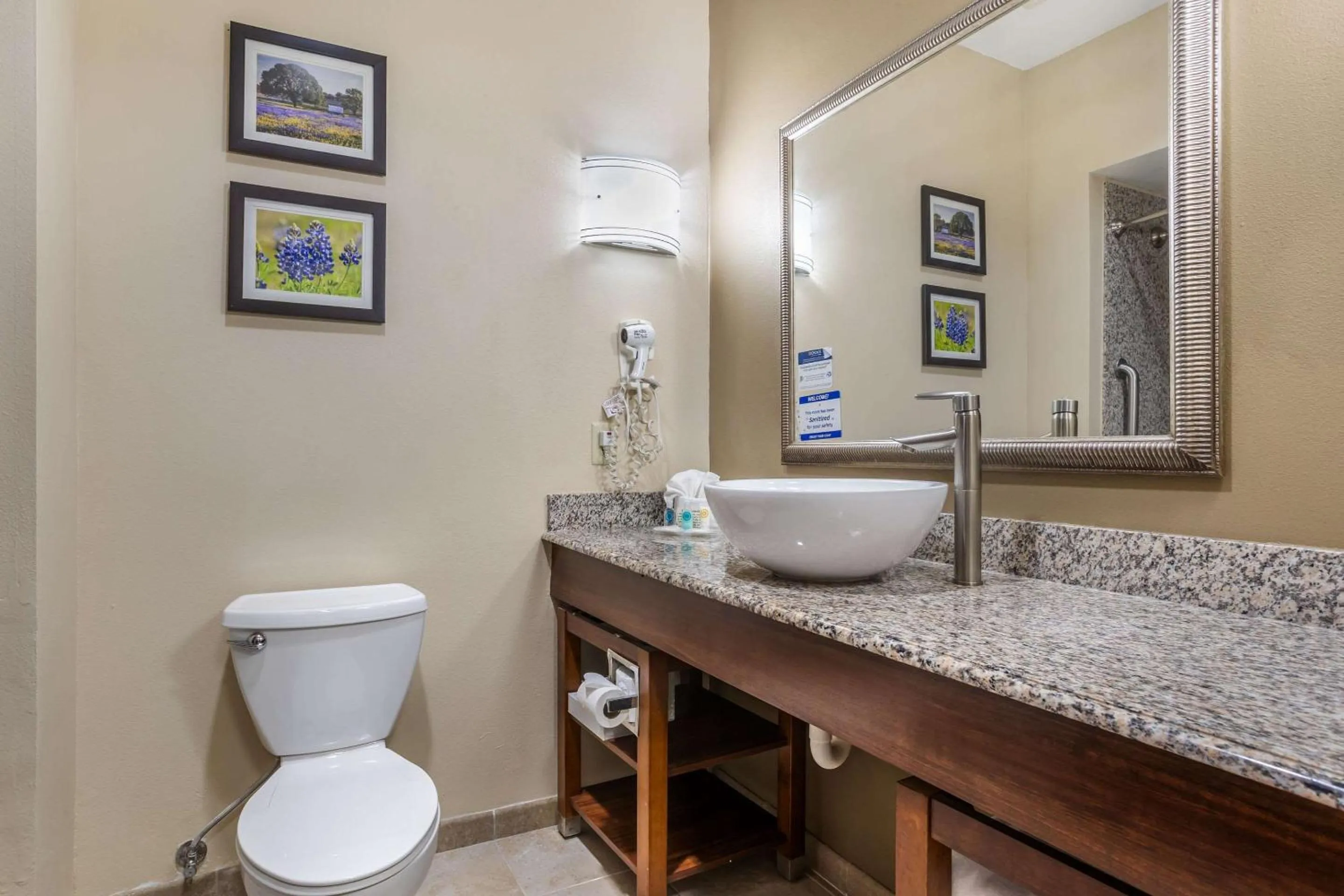 Bedroom in Comfort Suites Old Town Spring