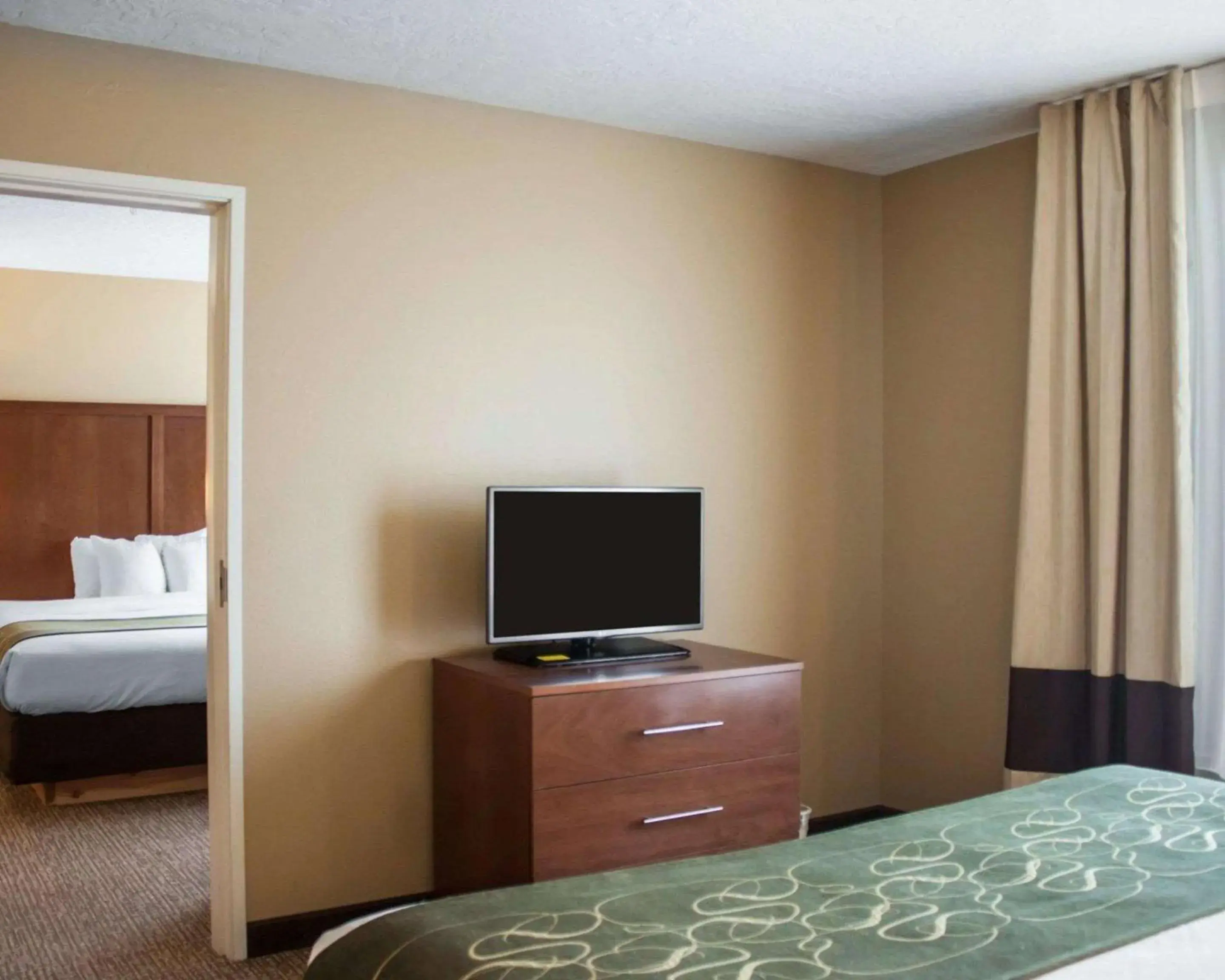 King Suite with Two King Beds - Non-Smoking in Comfort Suites Airport King Suite with Two King Beds - Non-Smoking in Comfort Suites Airport