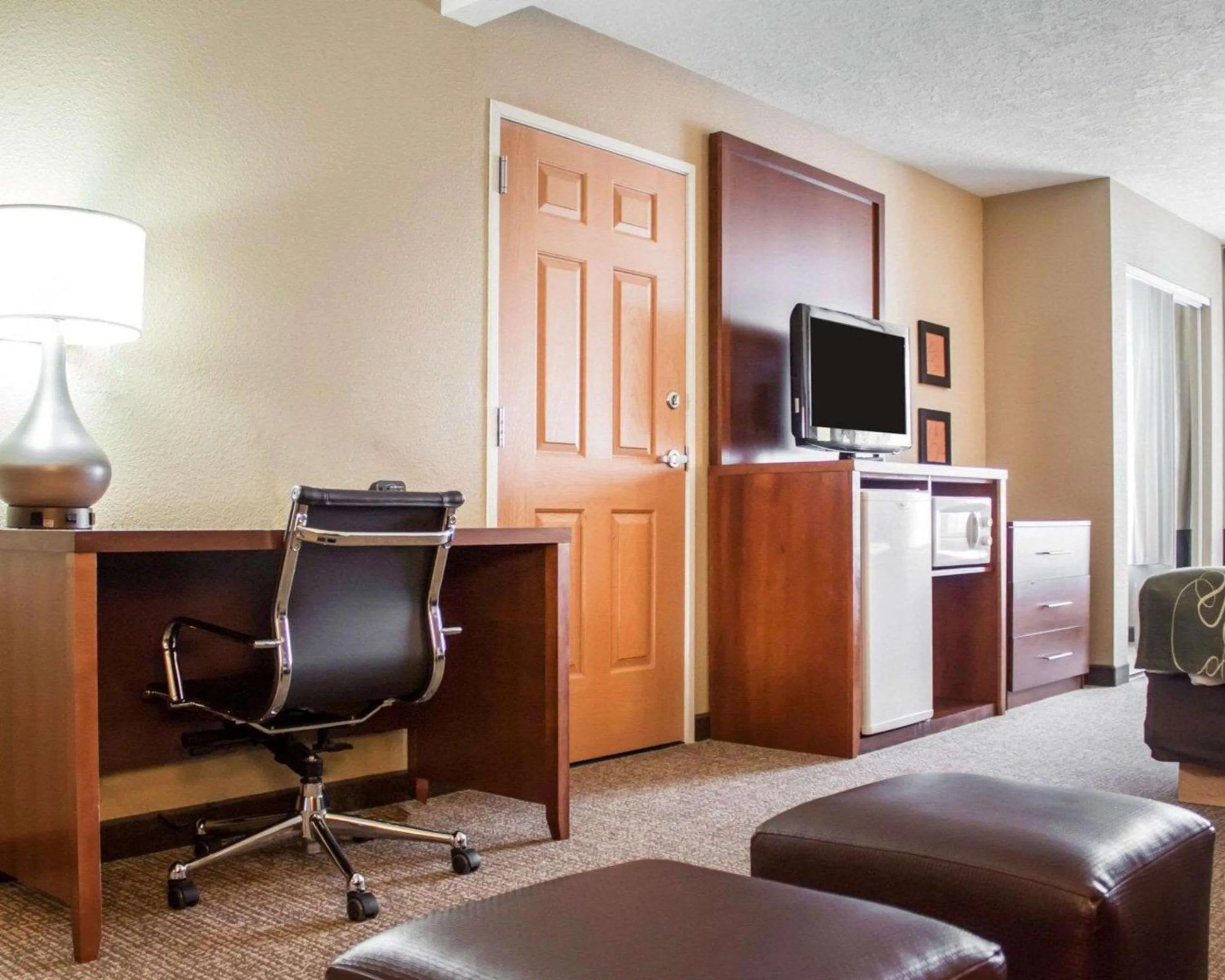 Photo of the whole room in Comfort Suites Airport