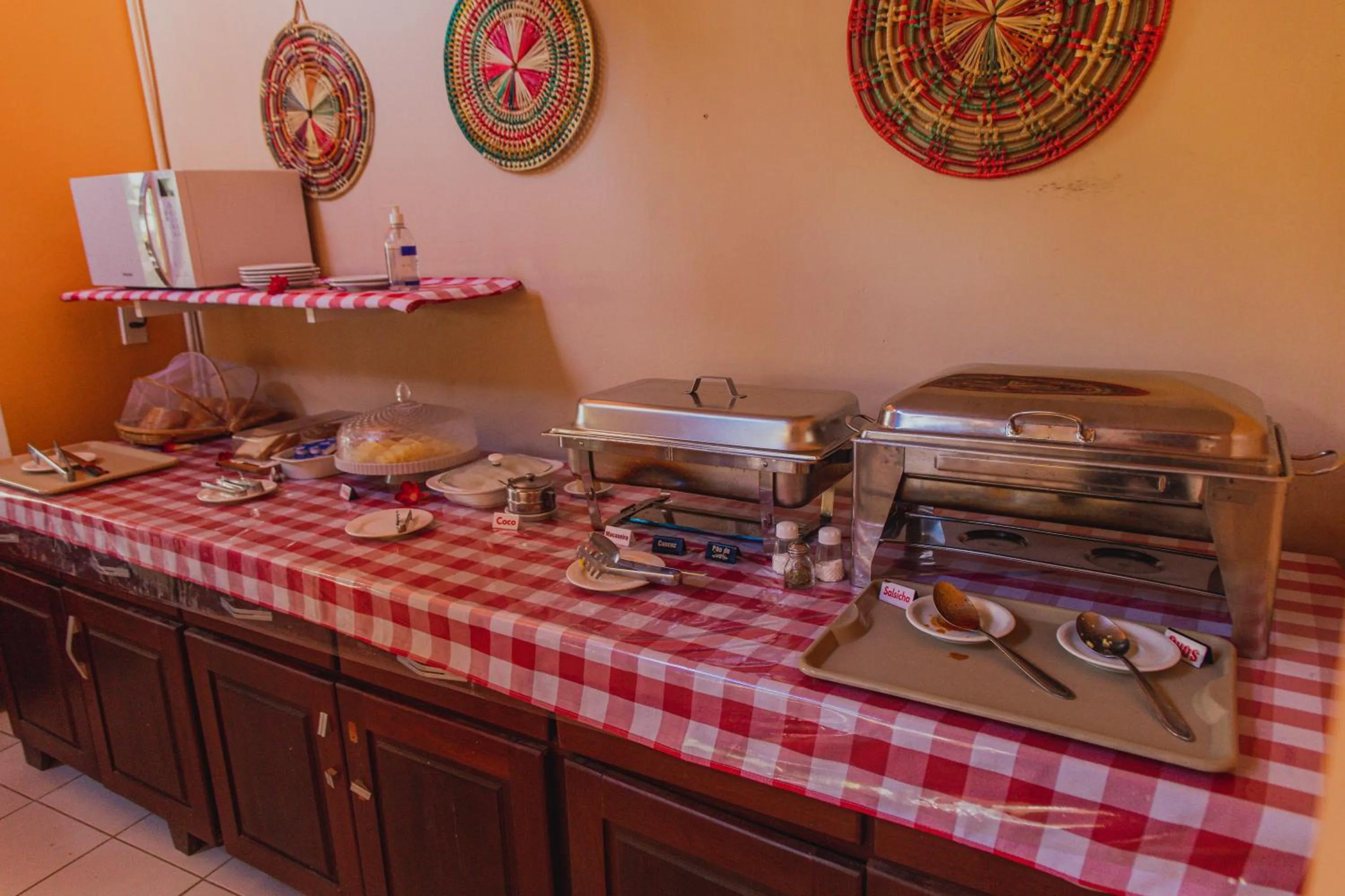 Restaurant/places to eat in Pousada D' Areia