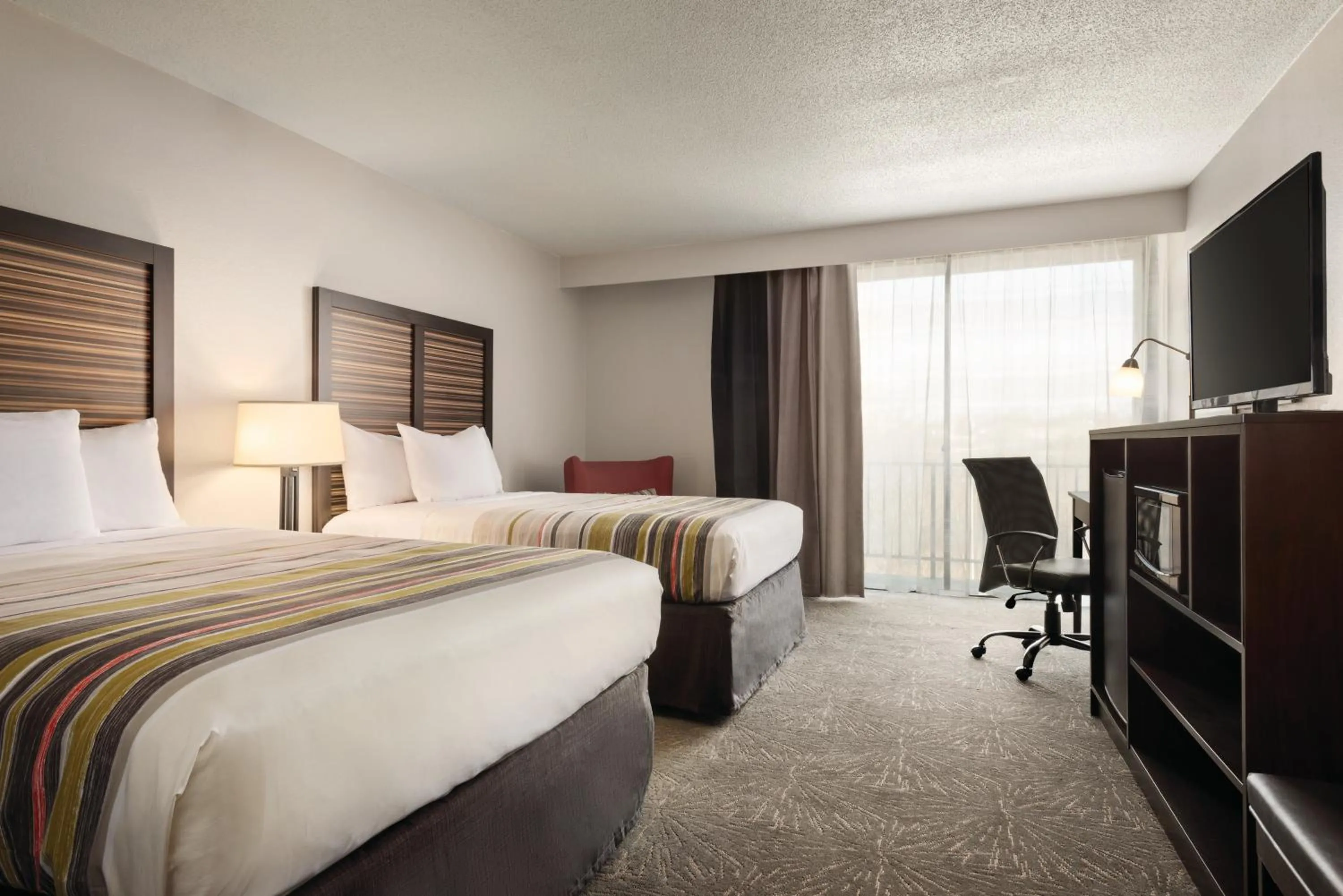 Bedroom, Bed in Country Inn & Suites by Radisson, Erlanger - Cincinnati South