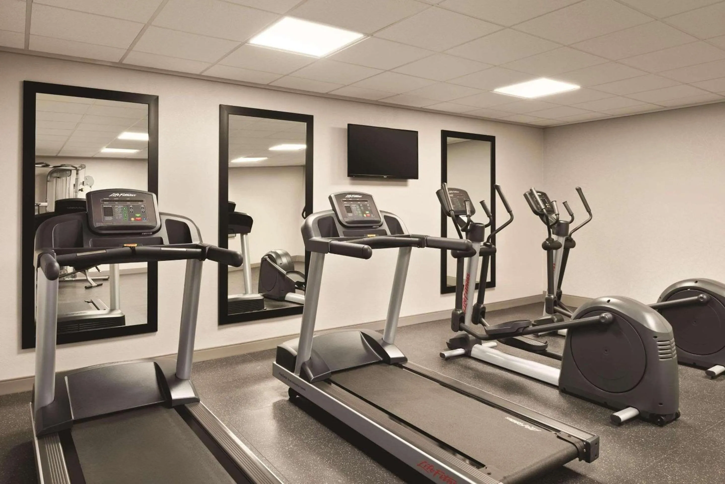 Fitness centre/facilities in Country Inn & Suites by Radisson, Erlanger - Cincinnati South