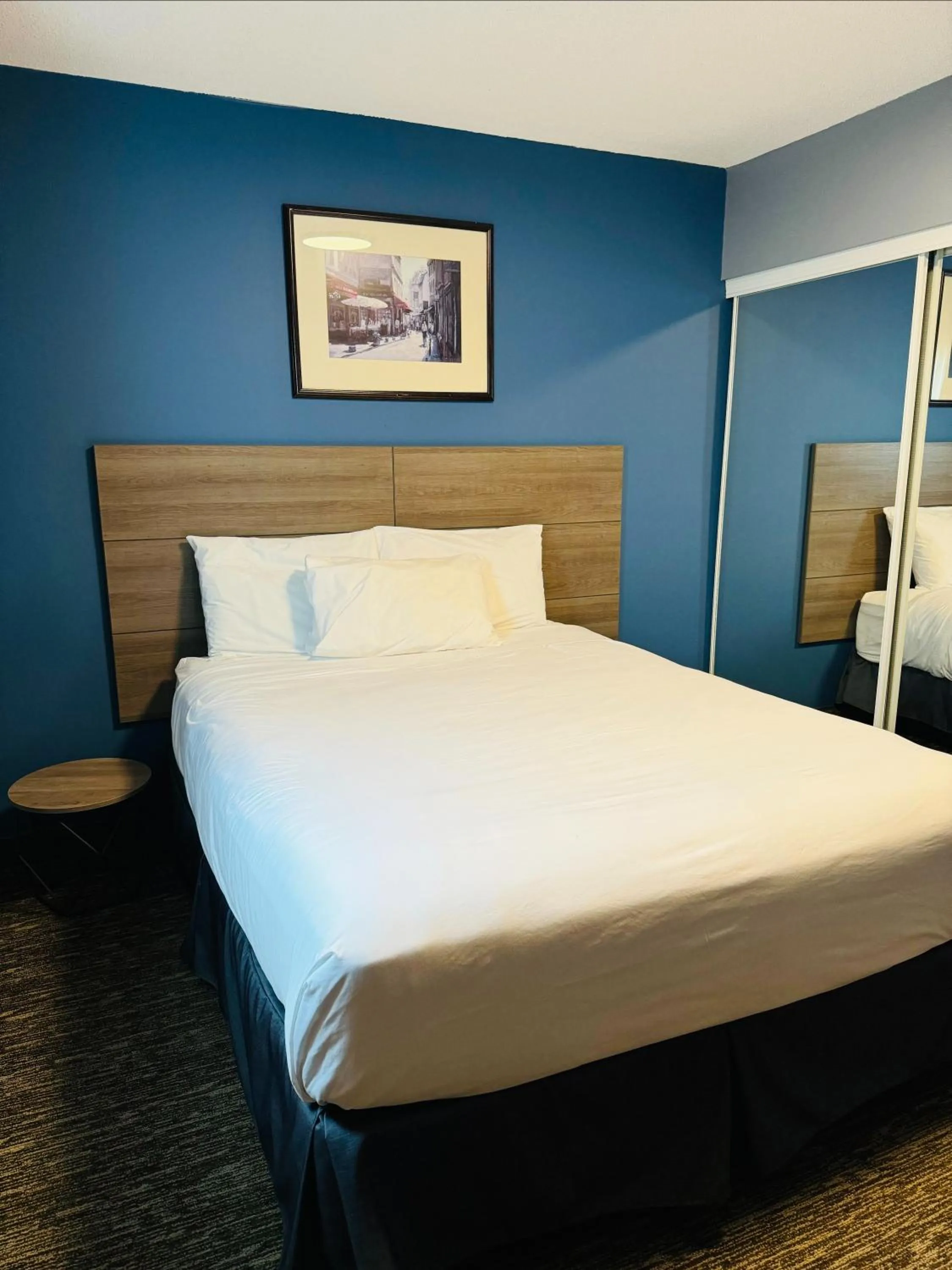 Bed in Anchor Inn and Suites