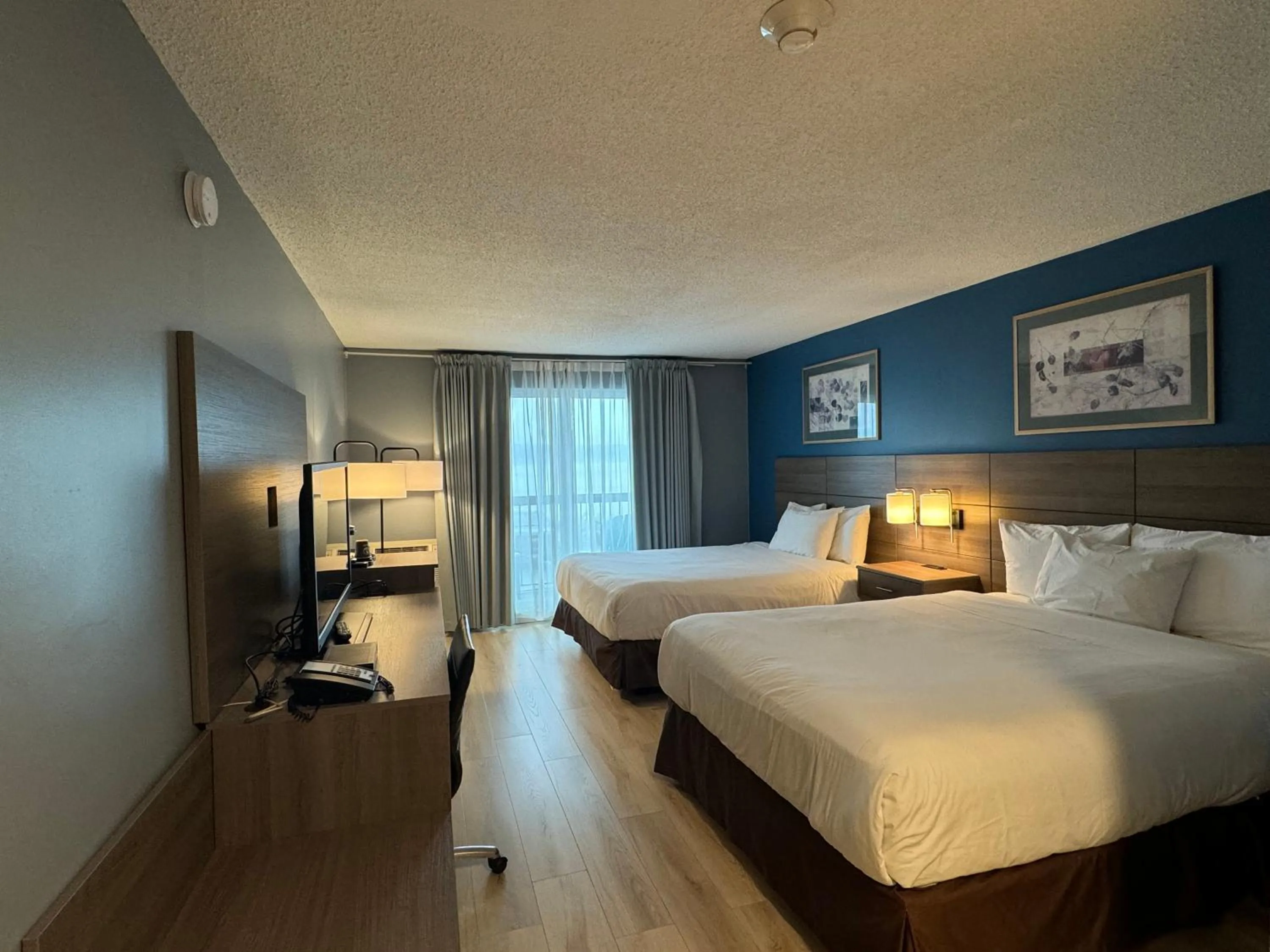 Photo of the whole room, Bed in Anchor Inn and Suites