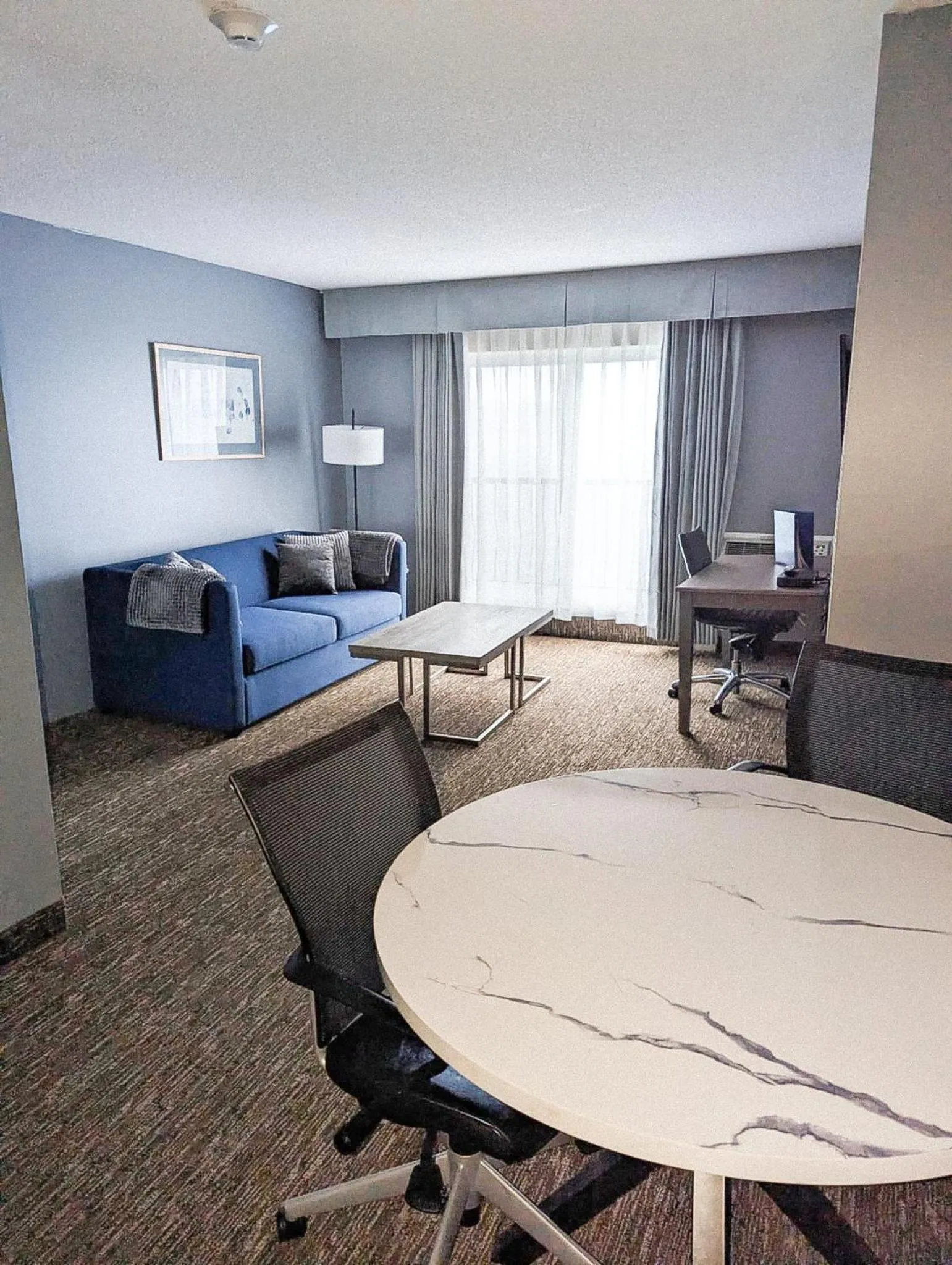 Living room, Bed in Anchor Inn and Suites