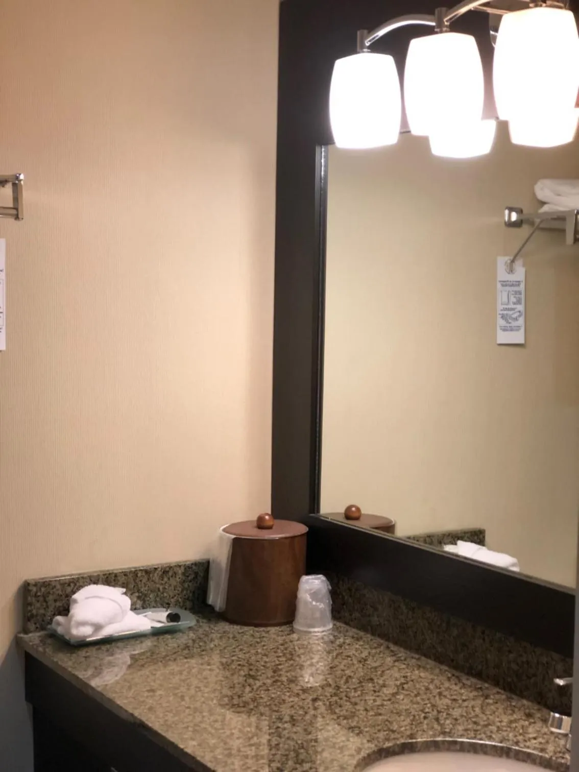 Bathroom in Anchor Inn and Suites