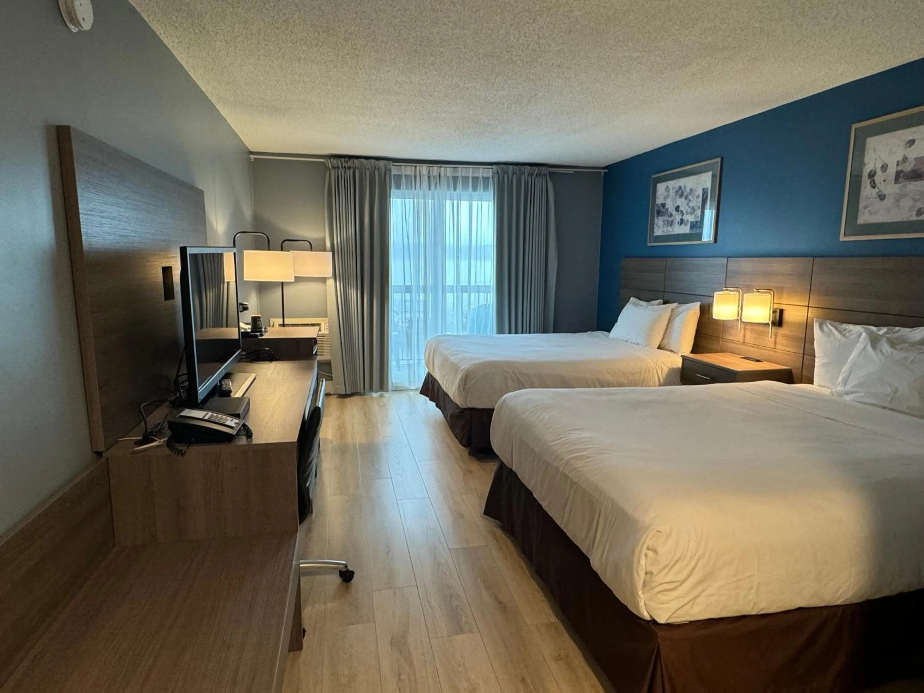 Bed in Anchor Inn and Suites